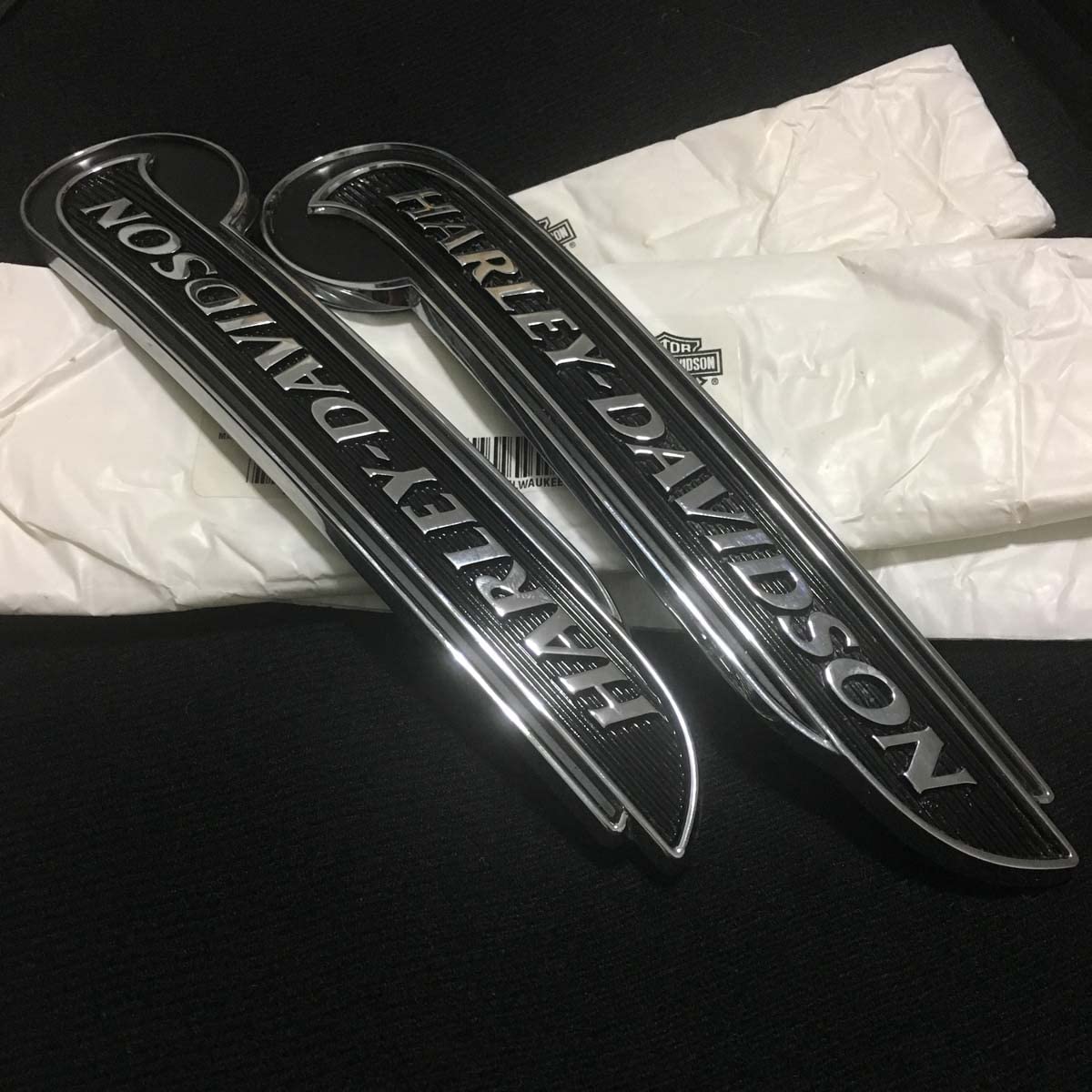 Premium Gas Fuel Tank Emblems & Badges for Harley Davidson Trike Touring Road King 2018-2019 - Custom Logo Decals & Nameplates for Motorcycle Accessories & Personalization