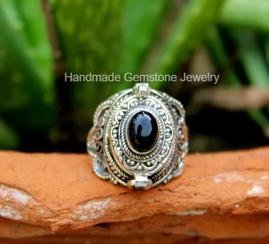 Black Onyx Poison Box Ring - Antique Oval Stone Pillbox Ring with Openable Locket for Wedding & Gothic Jewelry - Perfect for Vintage Lovers & Unique Gift Ideas