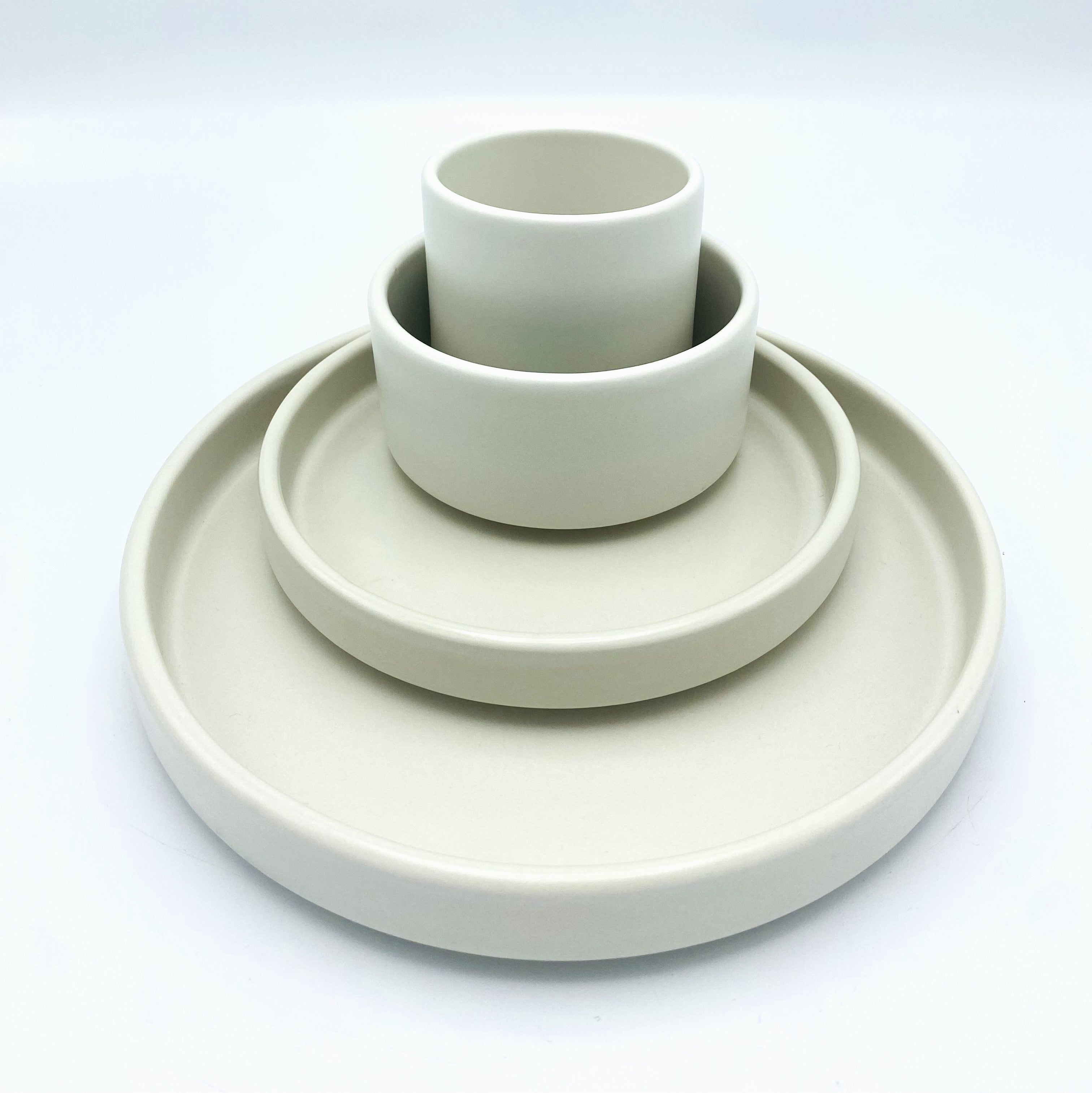 16-Piece American Modern Dinnerware Set - Matte White Ceramic Plates, Bowls & Mugs - Elegant Tableware for Everyday Dining & Entertaining