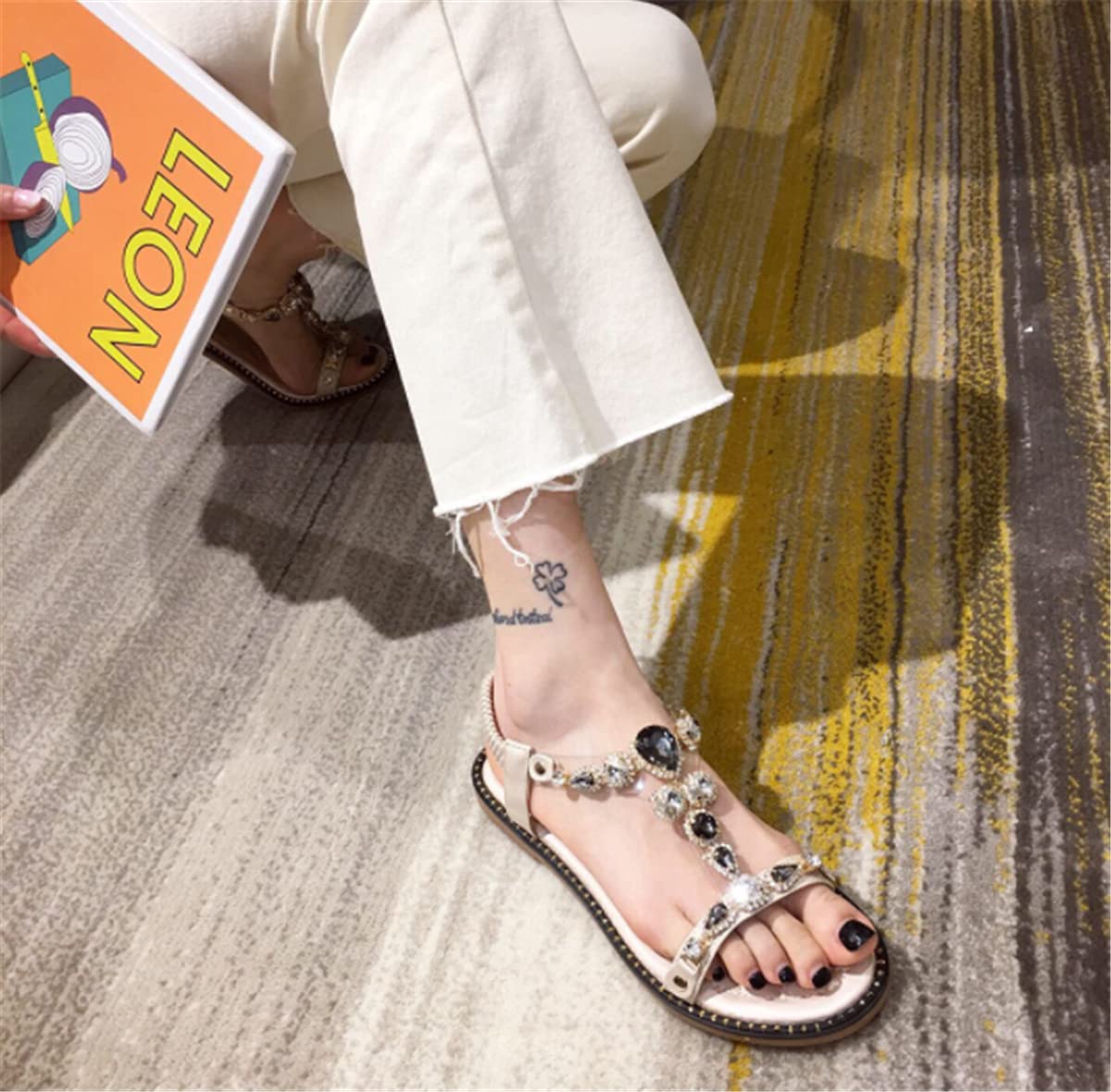 Women's Rhinestone Fashion Sandals - Comfortable Flat Open Toe Summer Slippers in White | Perfect for Beach, Vacation & Casual Wear