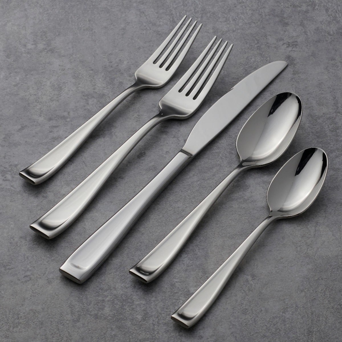 65-Piece Flatware Set - Stainless Steel Silverware Set for 12 - Modern Dinnerware Cutlery Set for Everyday Use, Parties & Formal Dining - Dishwasher Safe