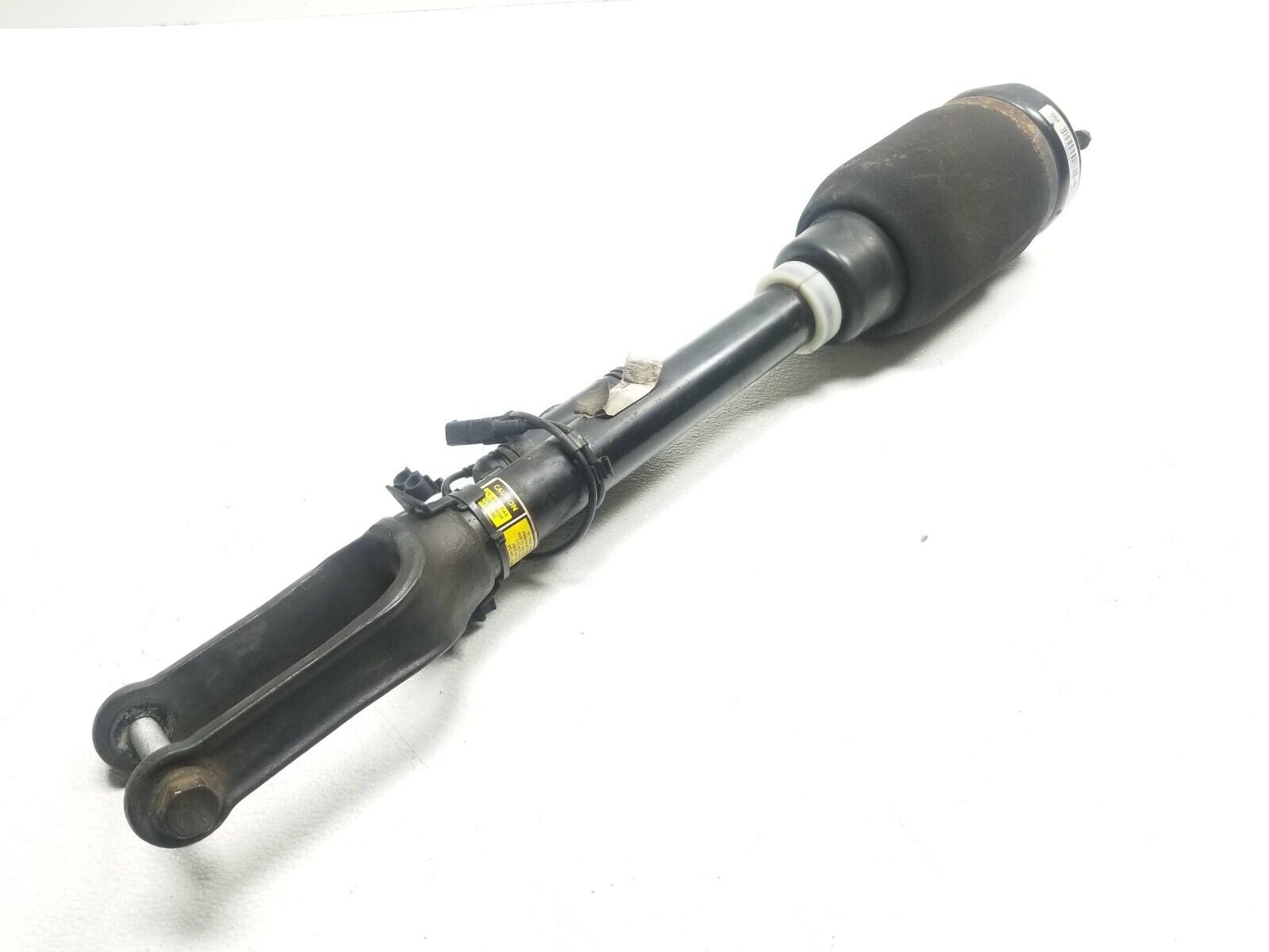 2006-2011 Mercedes ML500 Front Left Shock Strut Absorber Air Suspension OEM Replacement - Perfect for Smooth Rides & Off-Road Adventures