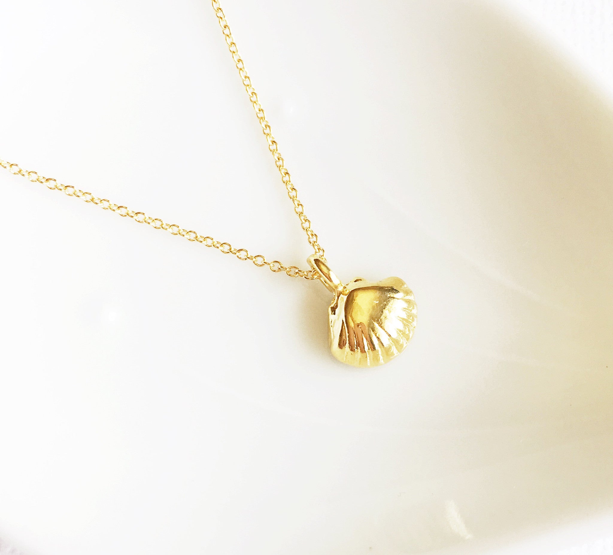 Lili Sea Shell Necklace (N218) - Elegant Beach Jewelry for Women, Perfect for Summer Outfits & Vacation Accessories