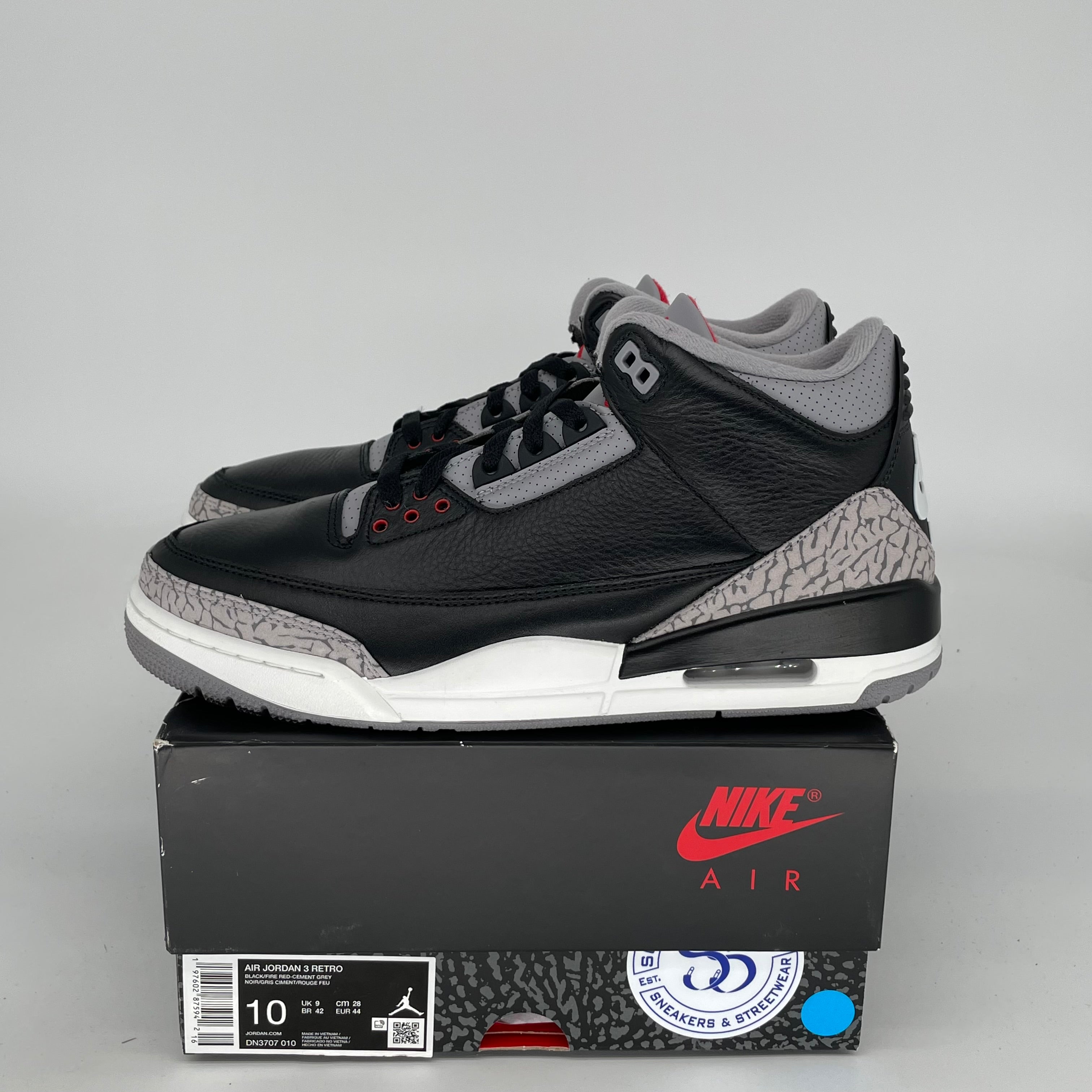 Original Air Jordan 3 Retro 'Black Cement' Men's Basketball Shoes Size 10 (DN3707-010) - Classic Sneakers for Streetwear & Basketball Performance