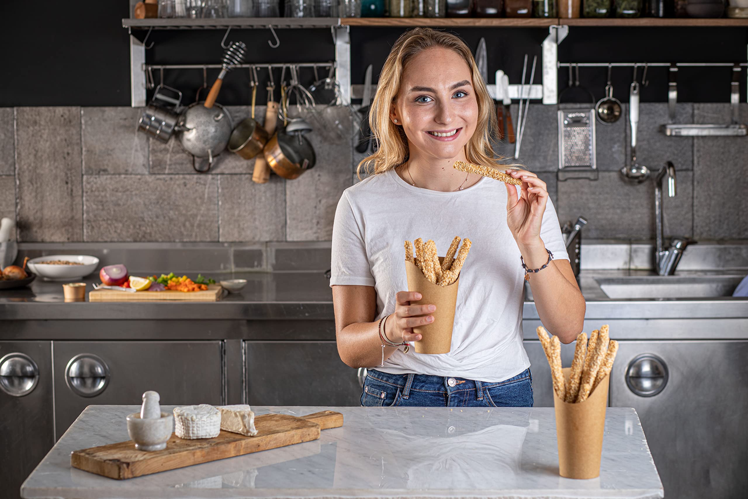 Eco-Friendly Brown Kraft Paper French Fry Holders - Disposable Food Containers for Fries & Wraps (5.5 oz, Case of 1200) | Perfect for Fast Food Restaurants, Food Trucks & Takeout Services