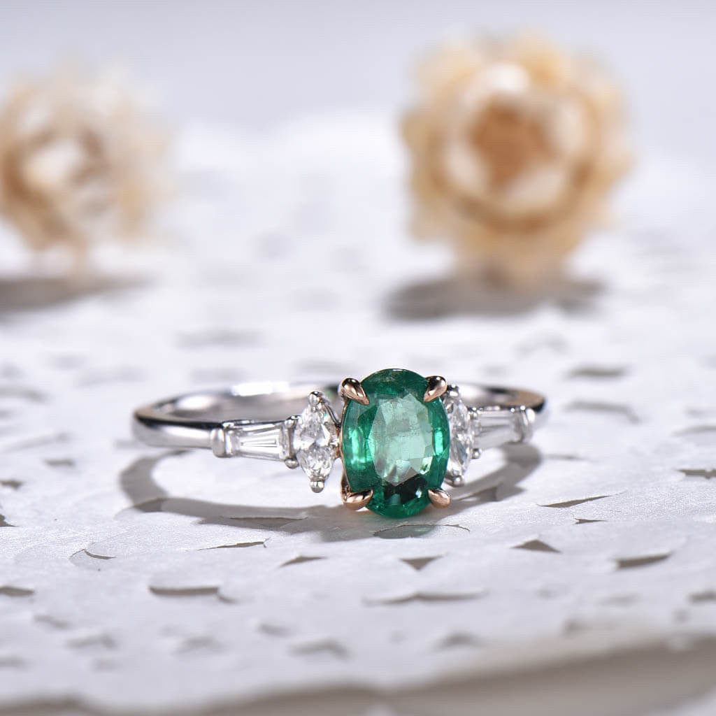 Exquisite Two-Tone Natural Oval Emerald Diamond Engagement Ring for Women – Perfect for Proposals, Weddings & Anniversaries