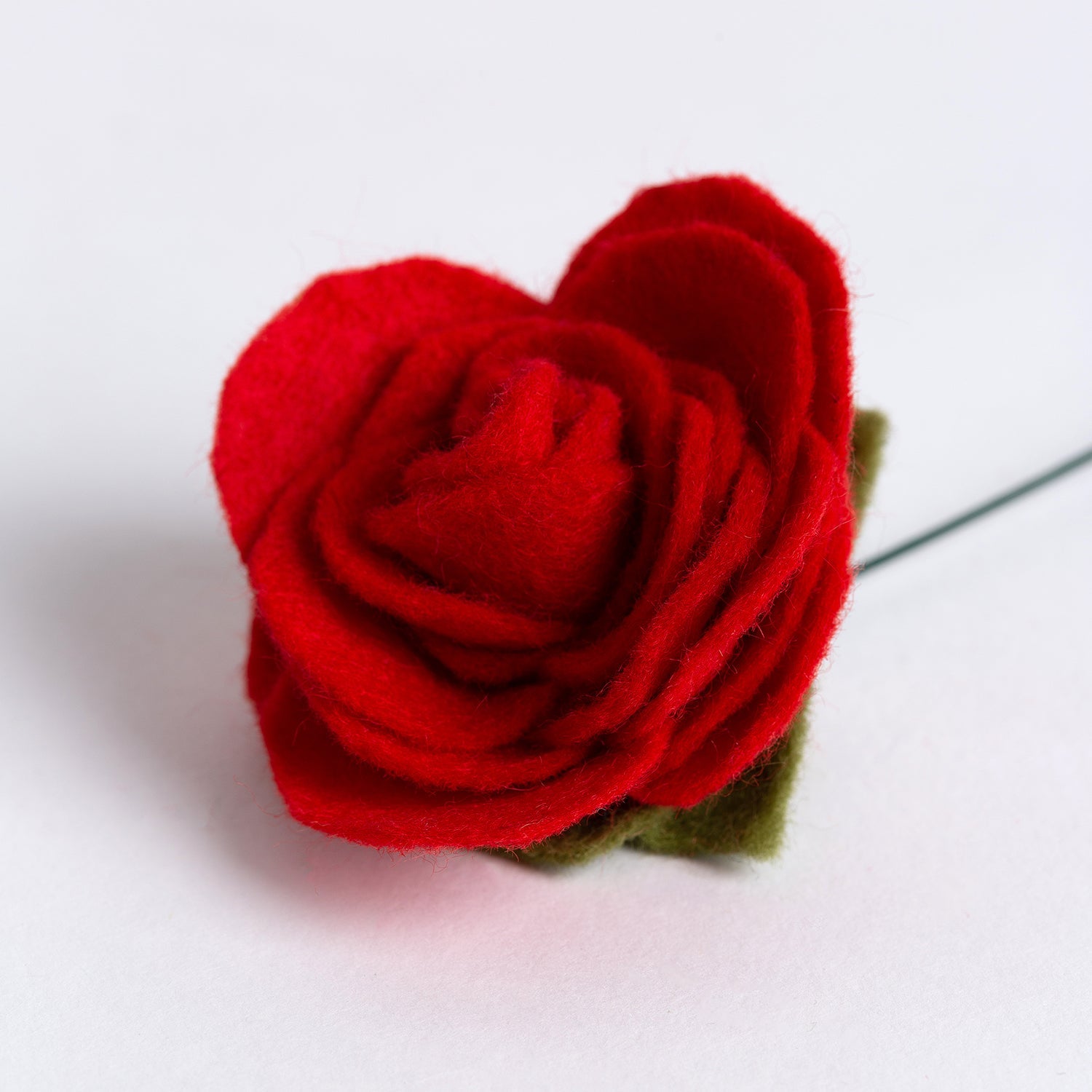 12 Red Roses Felt Flower Kit - DIY Valentine's Day Craft for Home Decor, Wedding Centerpieces & Romantic Gifts