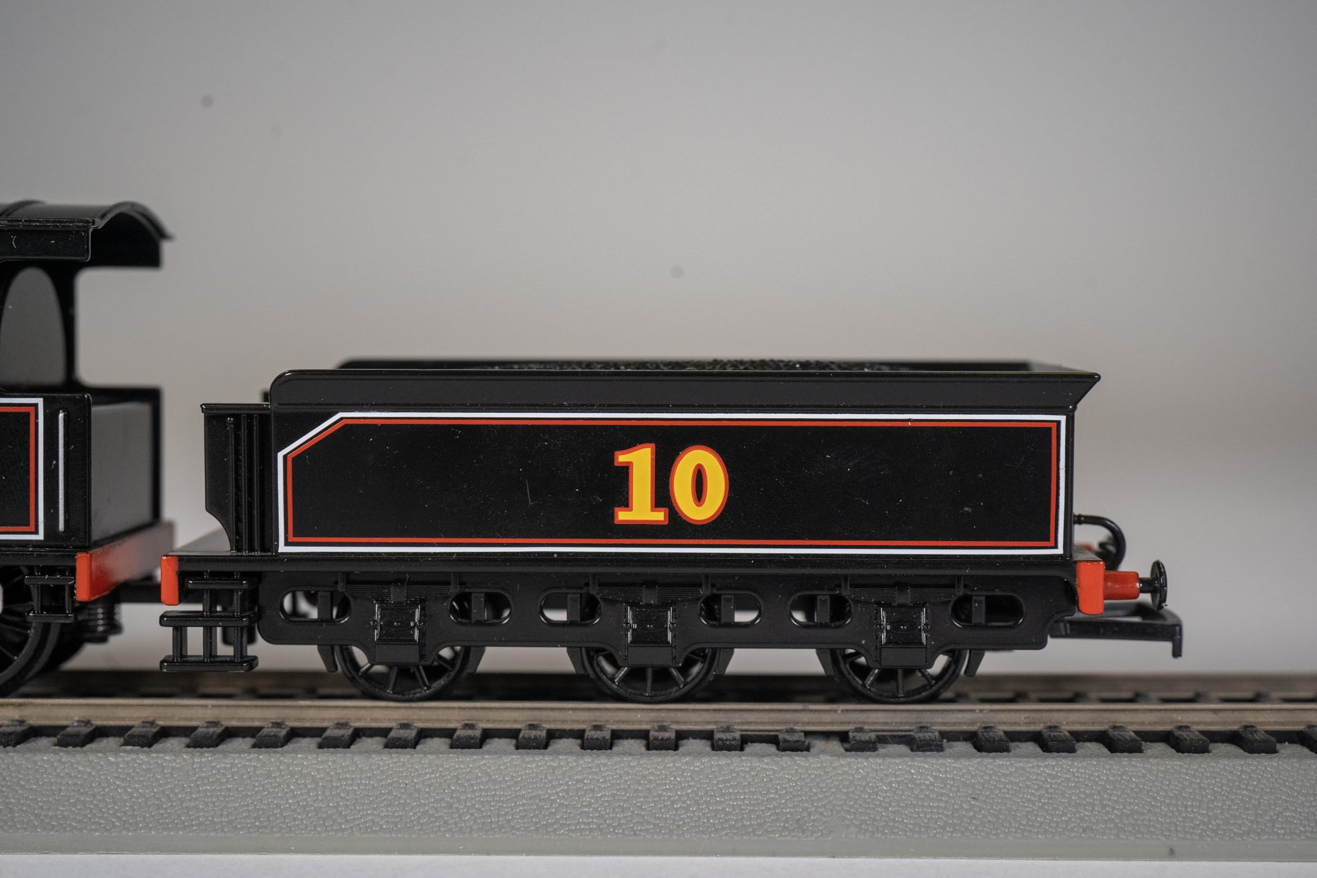 Bachmann Trains Thomas & Friends Douglas Engine with Moving Eyes - HO Scale Model Train for Collectors & Kids | Perfect for Train Layouts & Birthday Gifts