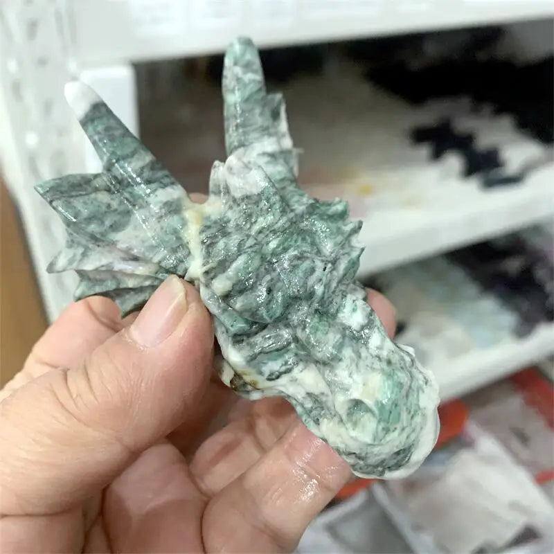Natural Moss Agate Dragon Skull Quartz Crystal - Feng Shui Healing Stone for Home Decor, Meditation & Positive Energy - Lucky Gift for Spiritual Protection & Wealth Attraction (1PC) - Perfect for Yoga Spaces, Office Desks & Meditation Altars