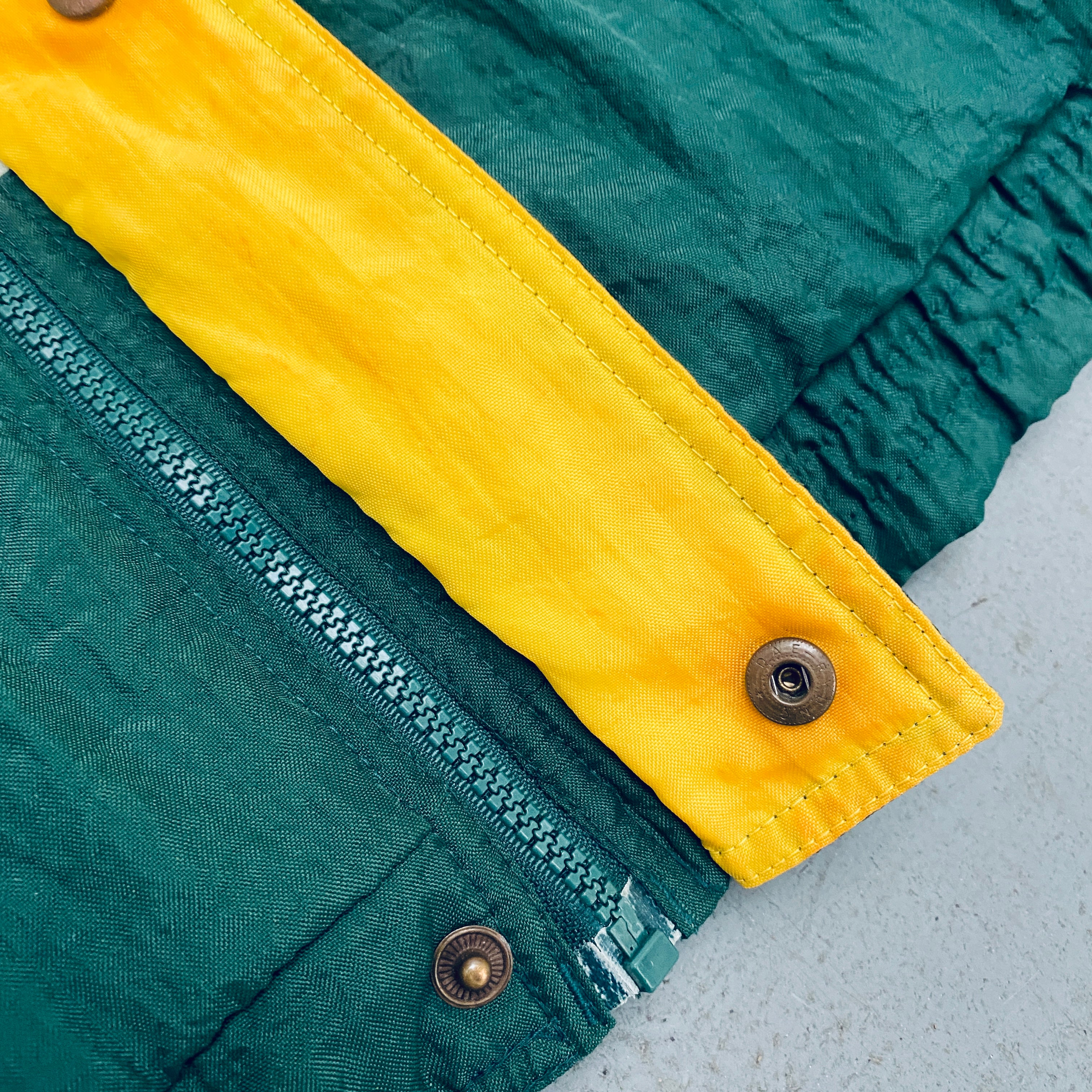 Green Bay Packers: 1990's Apex One Ice Cream Man Wave Fullzip Proline Jacket (L)