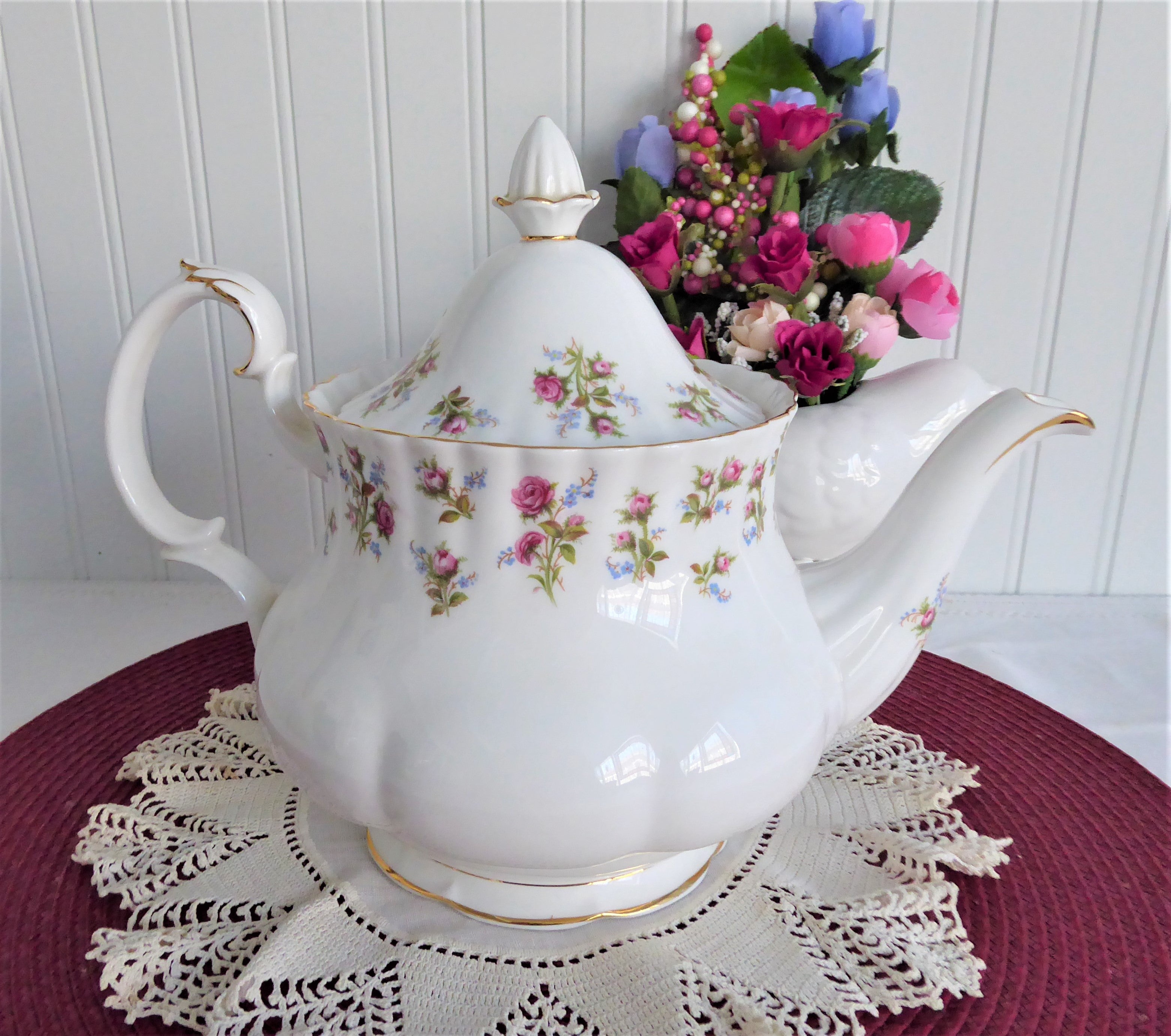 Royal Albert Winsome Large 40oz English Teapot - Vintage 1966-1970s Floral Band Design | Perfect for Afternoon Tea, Collectors & Home Decor