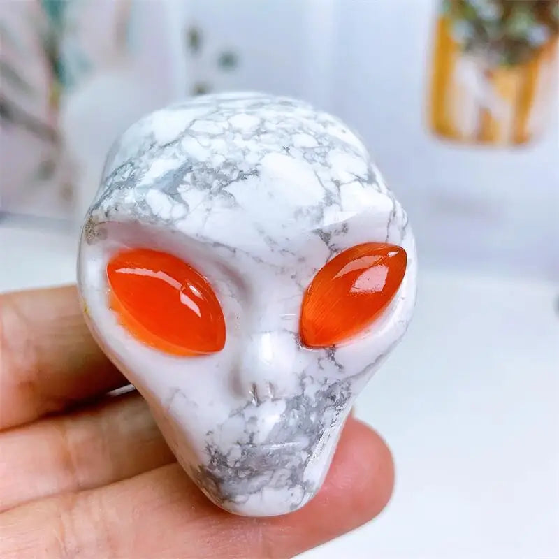 2 Inch Natural Howlite Alien Skull Crystal - Hand Carved Reiki Healing Stone Figurine, Spiritual Decor, Unique Gift for Collectors (1 Piece) - Perfect for Meditation, Yoga Spaces & Home Decoration