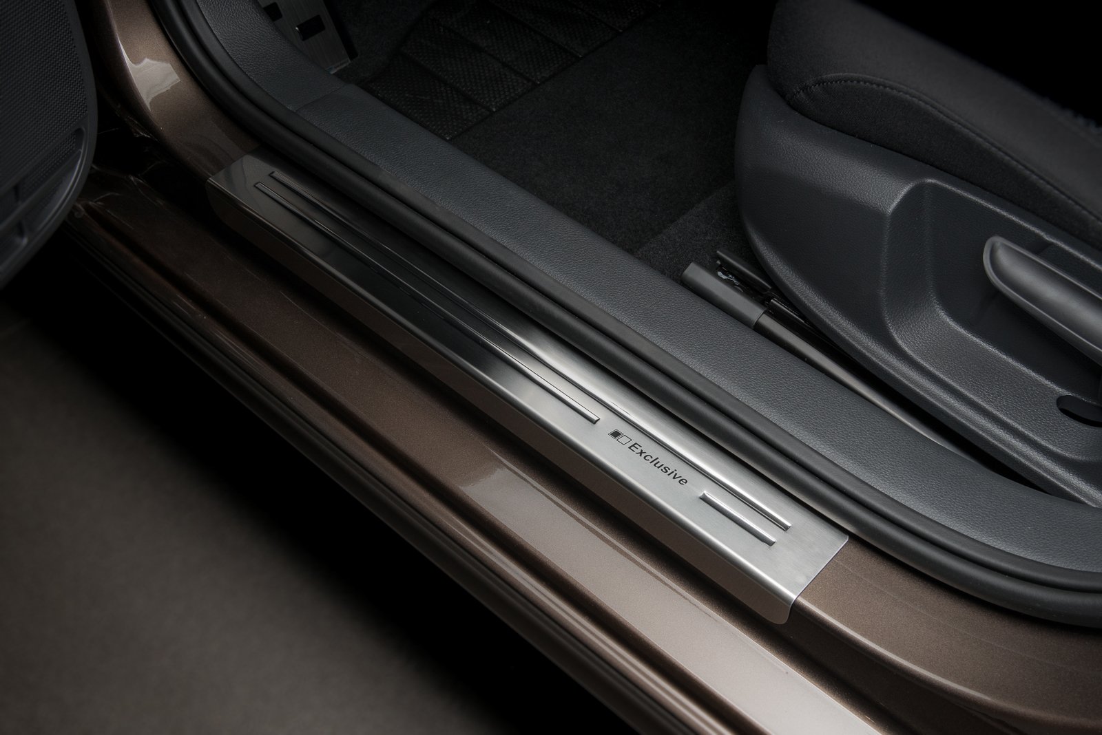 AUTOSTYLE 2/22057 Stainless Steel Door Sill Protector - Silver - Scratch Resistant Car Door Edge Guard for Vehicles - Perfect for SUVs, Trucks & Sedans