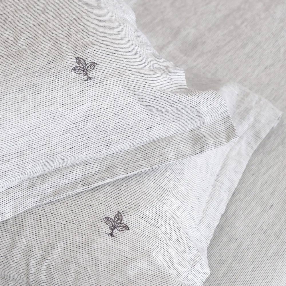 Heveya® Premium Linen Pillow Cases Set of 2 - 100% Natural Breathable Pillow Covers for Better Sleep - Perfect for Bedroom, Hotel, and Travel Use