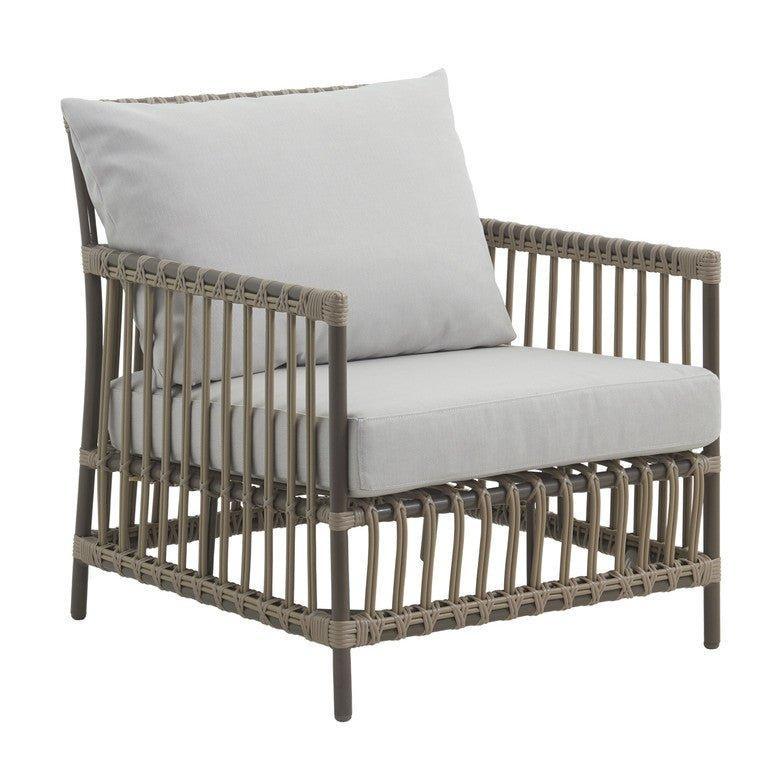 AluRattan™ Outdoor Lounge Chair - Waterproof Wicker Patio Furniture with Cushion (3 Color Options) for Poolside, Garden & Backyard Relaxation