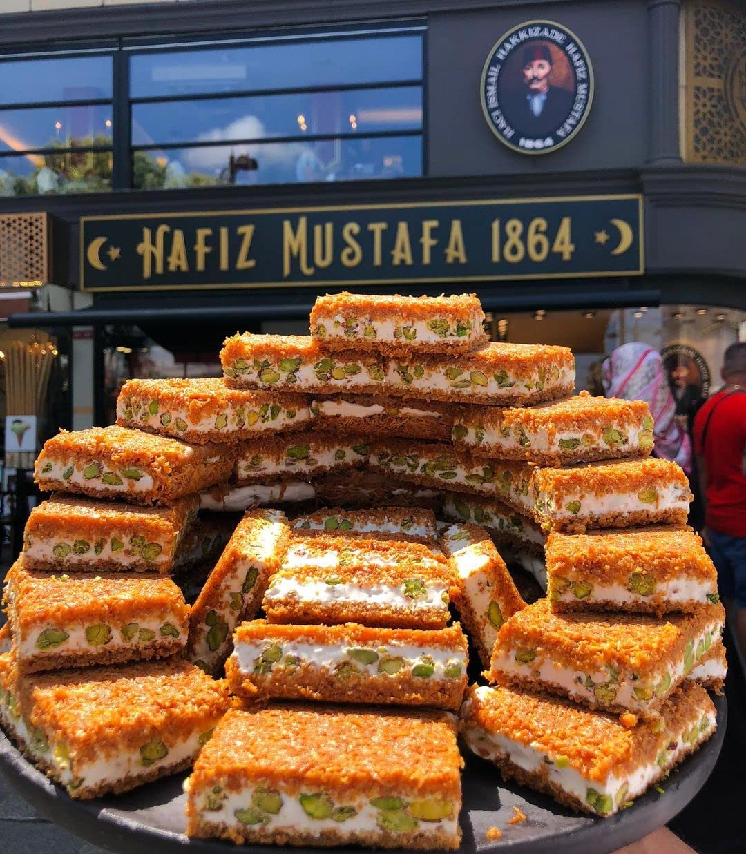 Hafiz Mustafa 1864 Istanbul Turkish Delight & Ottoman Kadaifi Dessert Gift Box - Pistachio, Pomegranate, Milk Flavored Turkish Sweets Tray | Perfect for Birthday, Christmas Gifts & Holiday Celebrations