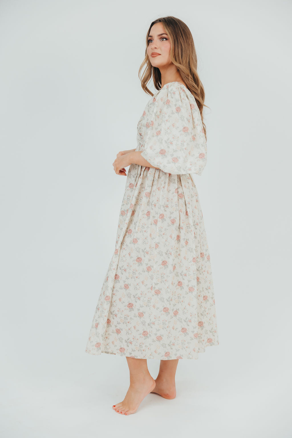 Harlow Maxi Dress in Off White Floral - Bump Friendly Maternity Dress & Inclusive Sizing (S-3XL) | Perfect for Pregnancy, Beach Vacations & Summer Weddings