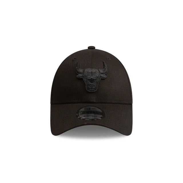 New Era Chicago Bulls Black on Black 9FORTY Adjustable Snapback Hat - Official NBA Licensed Cap for Men & Women - Perfect for Basketball Games, Streetwear Fashion & Sports Fans