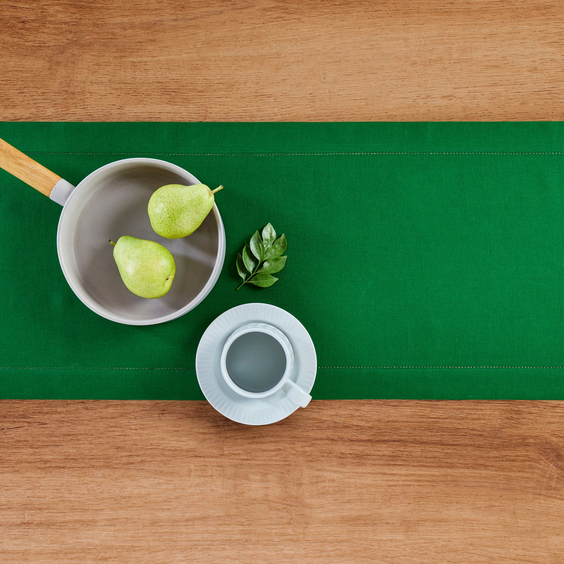 Elegant Classic Hemstitch Table Runner - Premium Linen Dining Decor for Weddings, Parties & Home Styling
