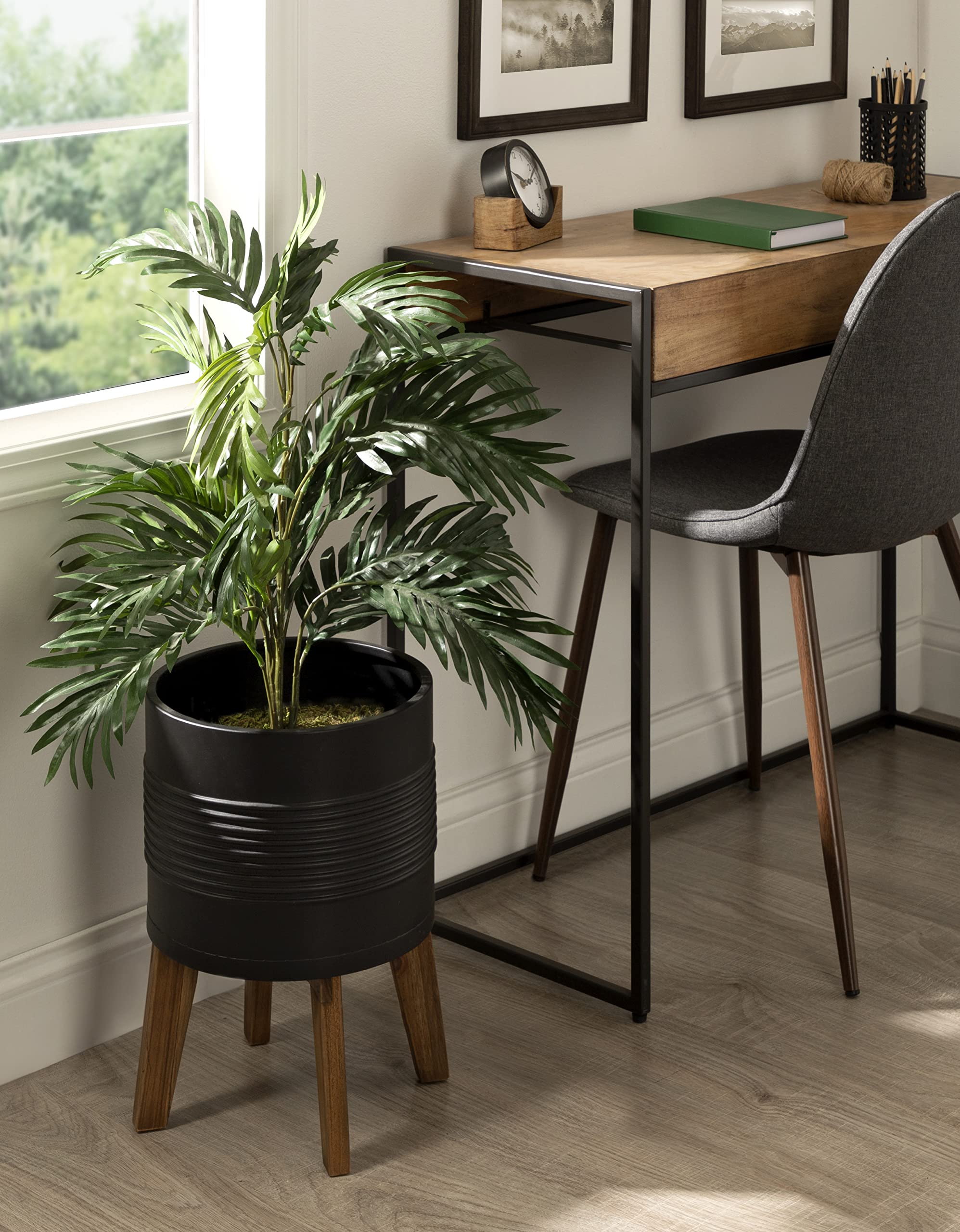 Kate & Laurel Gavri Farmhouse Freestanding Indoor Planter - 11.25