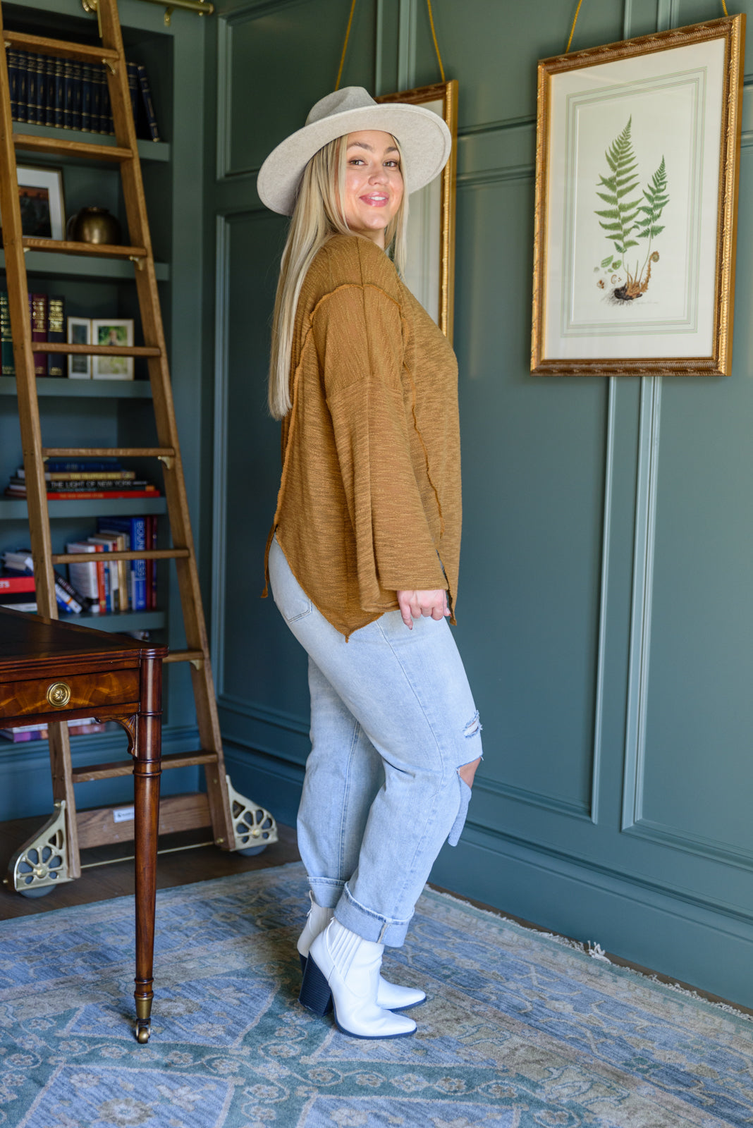 Stylish Lightweight Sweater for Women - Soft Comfortable Knit Pullover - Perfect for Casual Outfits, Office Wear & Fall Layering