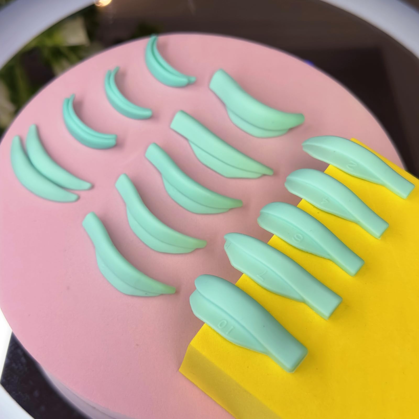Professional Eyelash Lift Pads & Rods - 9 Sizes, 18-Piece Reusable Silicone Lash Lift Shields for Different Eyelash Lengths - Soft Perm Pads for Perfect Lifting - Ideal for Salon & Home Lash Treatments