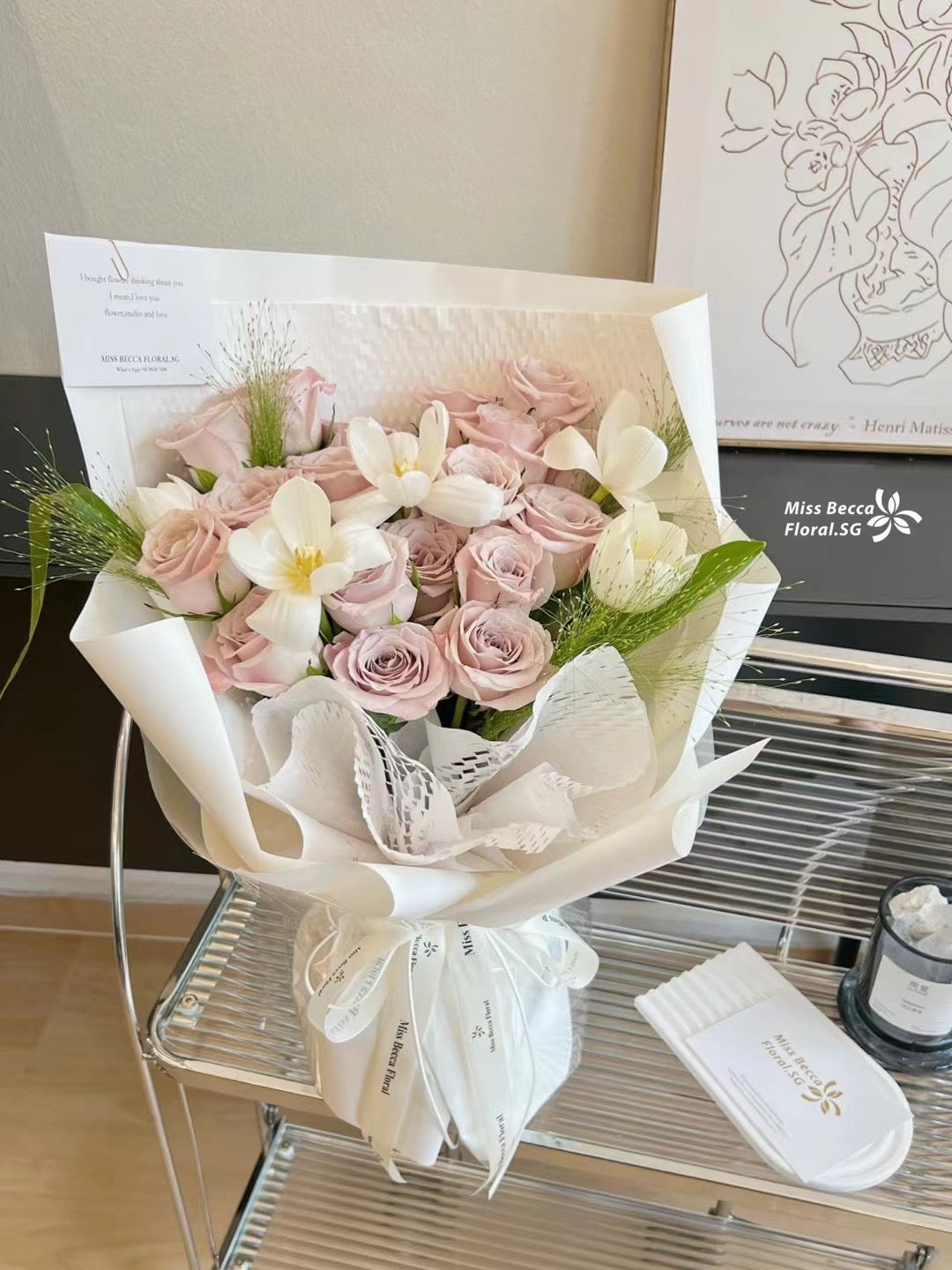 21 Stalk Manta Rose & Tulip Fresh Flower Bouquet - Perfect for Weddings, Anniversaries & Romantic Gifts