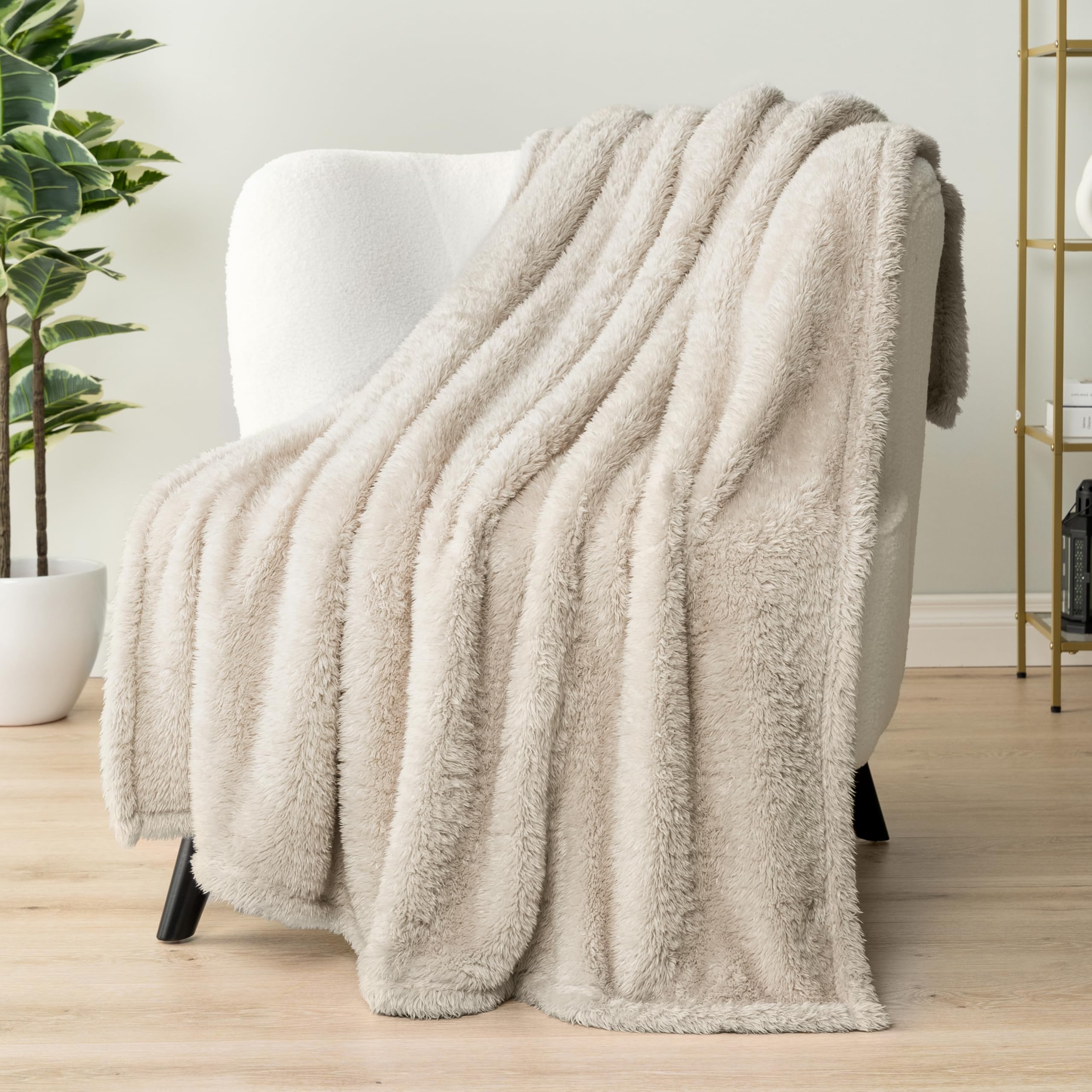 PAVILIA Sherpa Queen Size Bed Blanket - Ultra Soft Plush Fleece Blanket in Cream Beige | 90x90 Inches Lightweight Microfiber All-Season Blanket for Couch, Bedroom & Travel | Cozy Warm Throw for Winter Nights & Home Decor