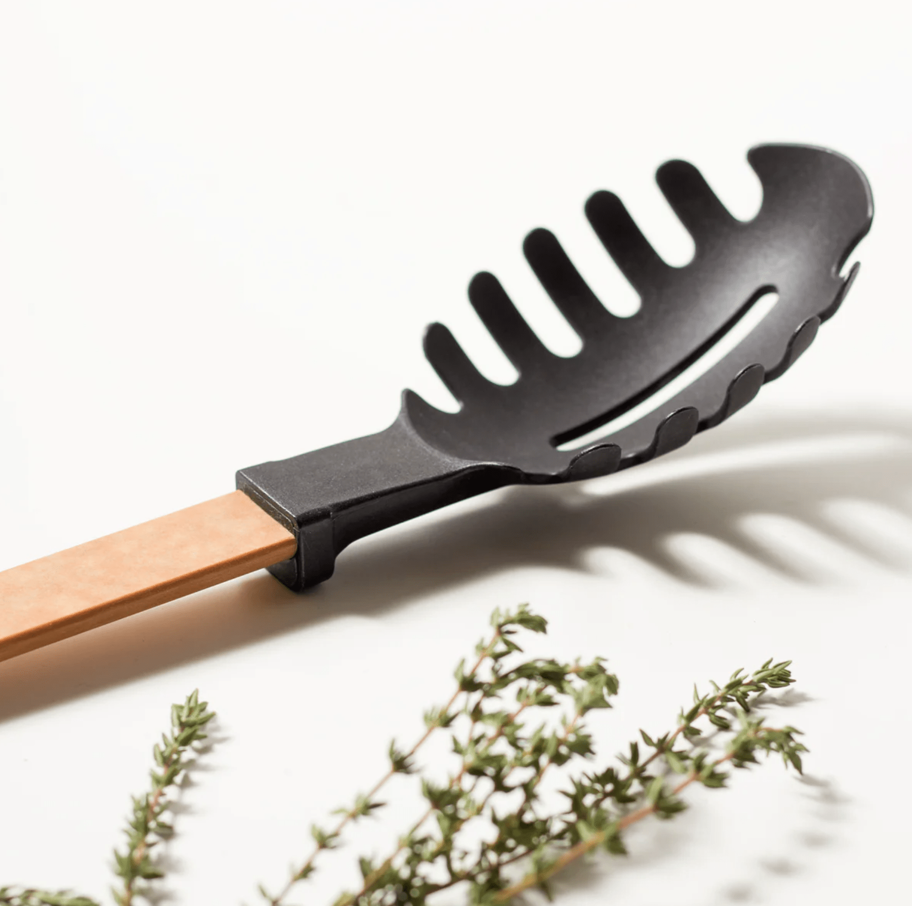 Premium Epicurean Gourmet Pasta Server - Stainless Steel Pasta Spoon with Ergonomic Handle - Perfect for Italian Cuisine, Dinner Parties & Restaurant Use