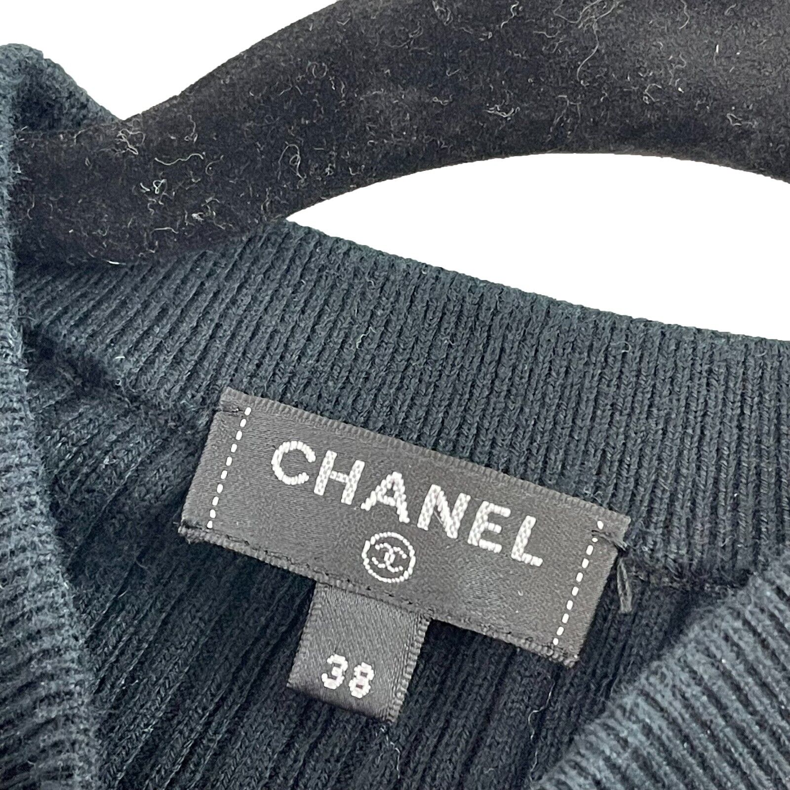 Chanel 21P RUNWAY Short Sleeve Knit Black White Top Women's Size FR 38 US 4 - Perfect for Casual Outings, Date Nights & Fashion Events