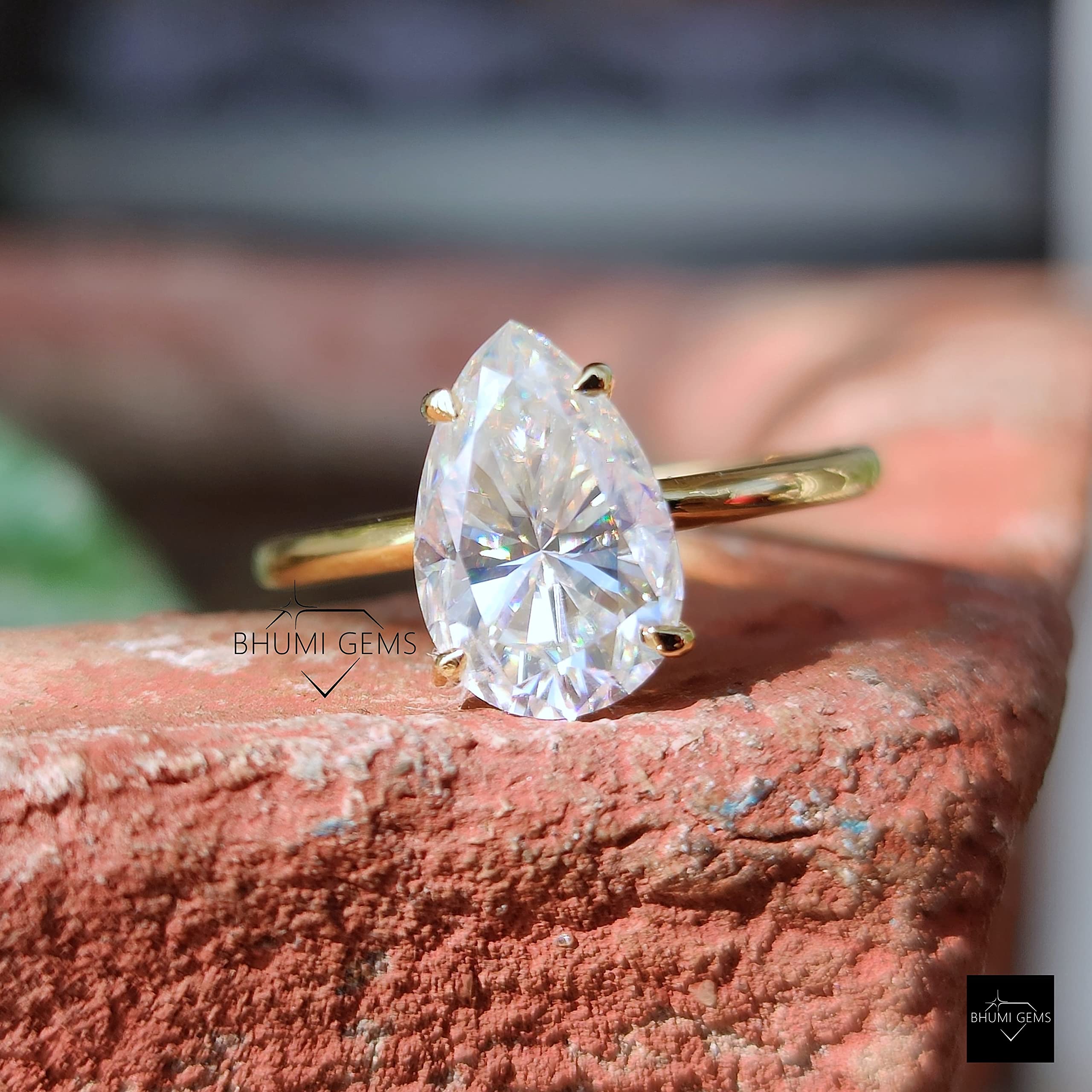3CT Pear Cut Moissanite Engagement Ring - 10K Solid Gold Wedding Band for Women, Dainty Minimalist Bridal Jewelry Set, Diamond Anniversary Promise Ring Gift for Her - Perfect for Proposals, Weddings & Special Occasions