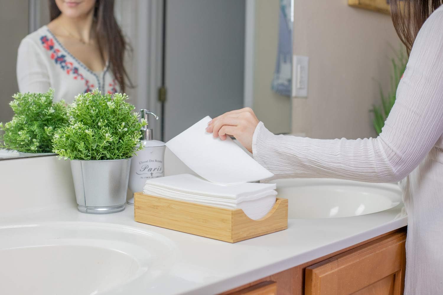 Premium 1000-Pack Ultra Soft Cloth-Like Paper Towels | Disposable Hand & Face Towels for Bathroom, Guest Use, Washcloths & Dinner Napkins | Made in USA, White | Perfect for Home, Office, Restaurants & Hotels