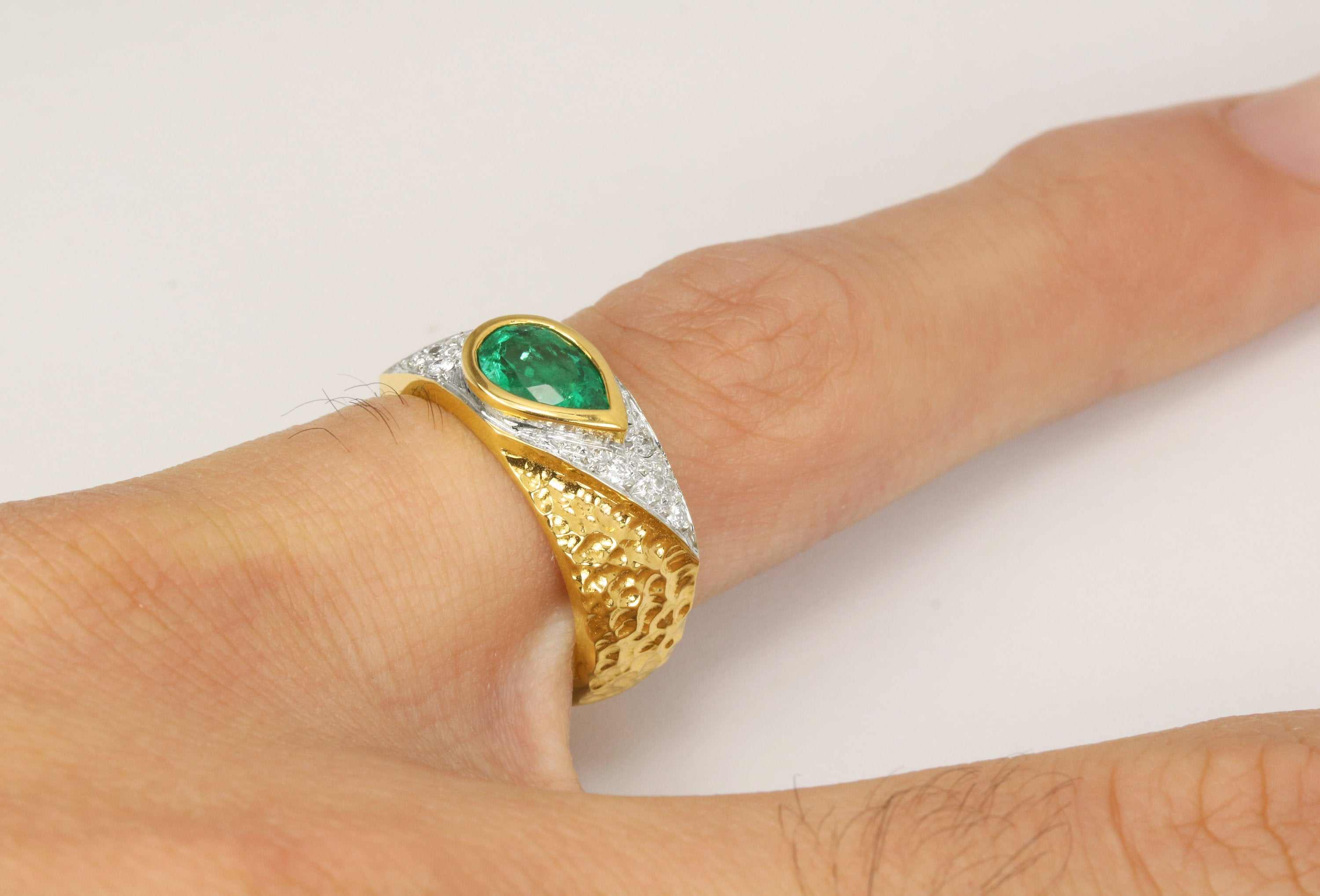 1.10tcw Vivid Green Tear Drop Emerald & Diamond Bezel Ring in 18K Gold - Elegant Jewelry for Weddings, Anniversaries & Special Occasions
