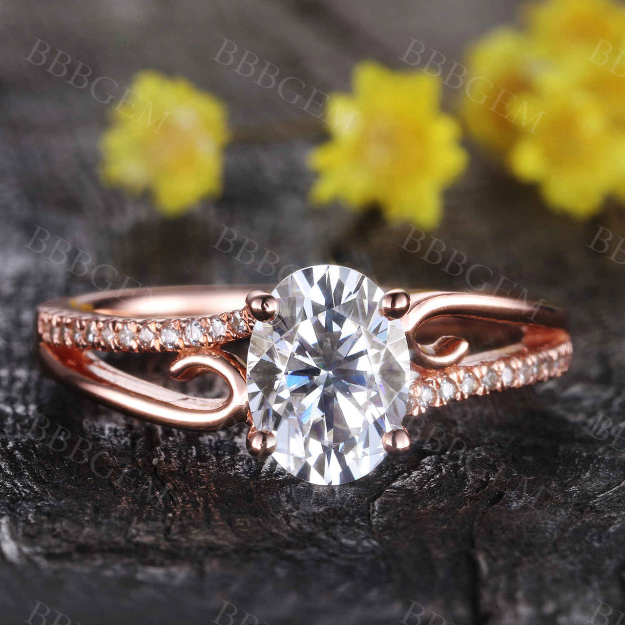 Vintage Moissanite Engagement Ring for Women - Antique Curve Solitaire Wedding Band, Anniversary Jewelry Gift - Perfect for Proposals, Weddings & Special Occasions