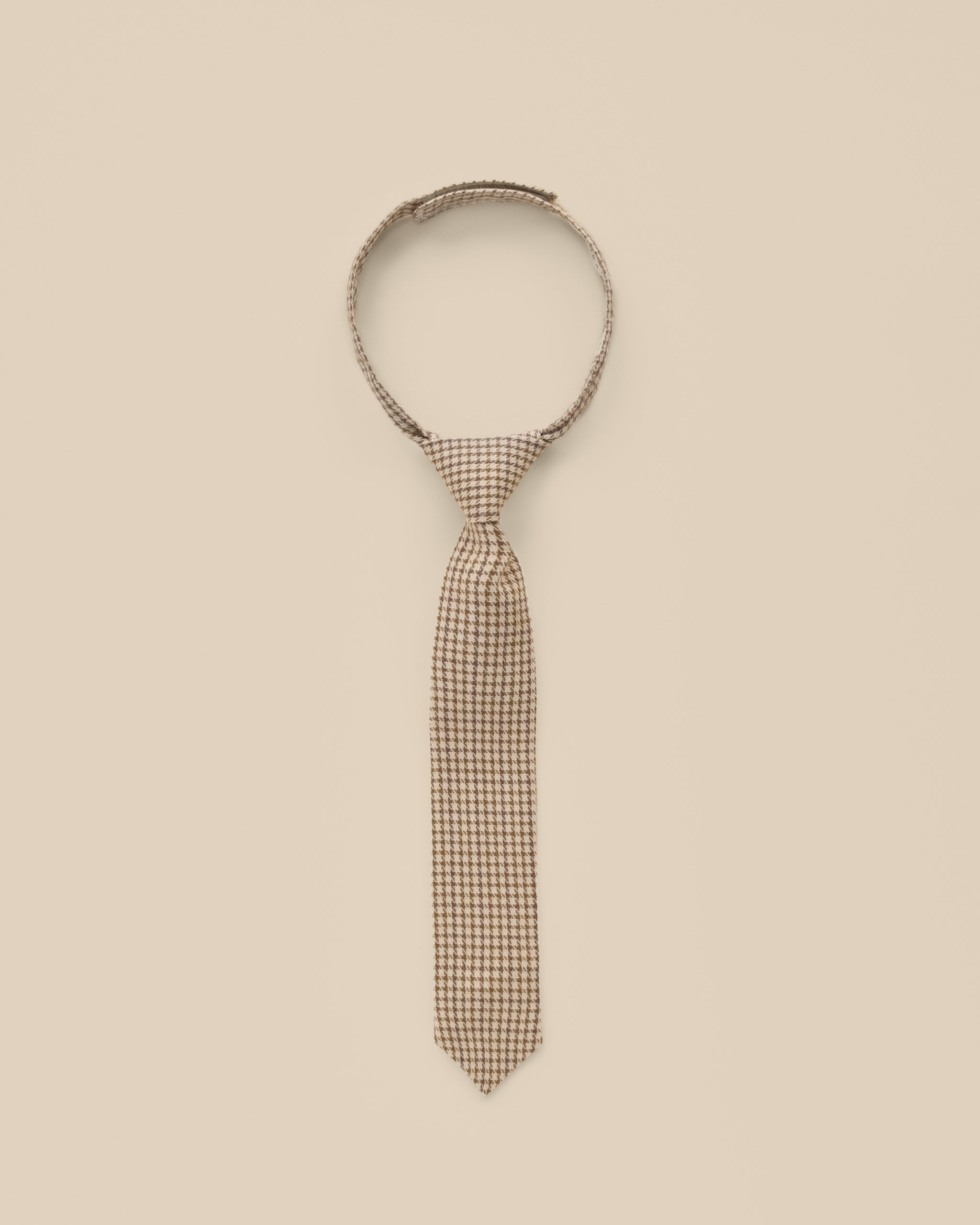 Elegant Skinny Tie | Golden Houndstooth Pattern | Perfect for Business Meetings & Formal Events