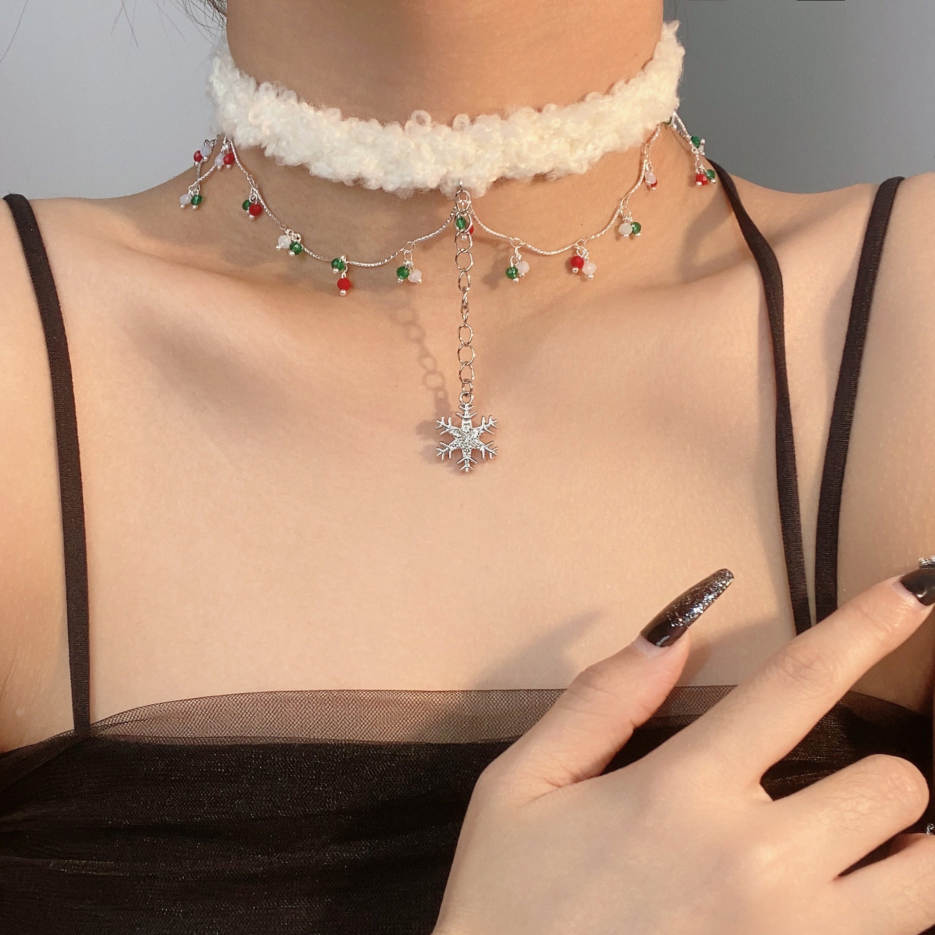 Snowy Furry Christmas Choker Necklace for Women - Elegant Holiday Party Accessory | Perfect for Christmas Parties, Gift Exchanges & Winter Photoshoots | HN4935