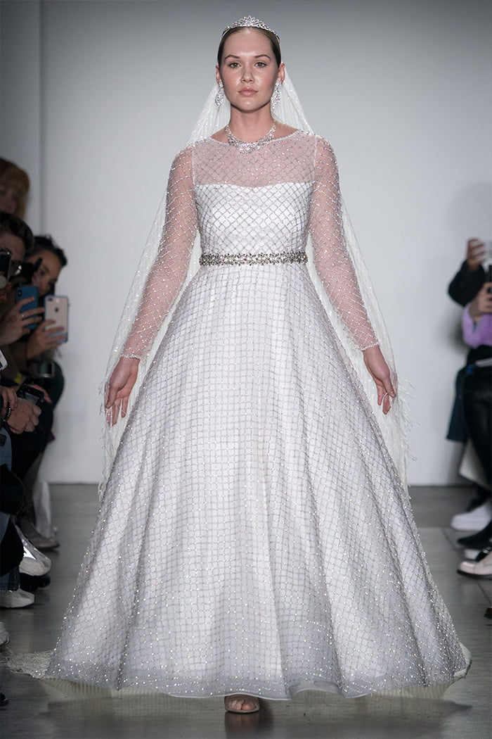 Elegant Crystal Embellished Wedding Dress for Women - Perfect for Bridal Ceremonies, Prom Nights & Special Occasions