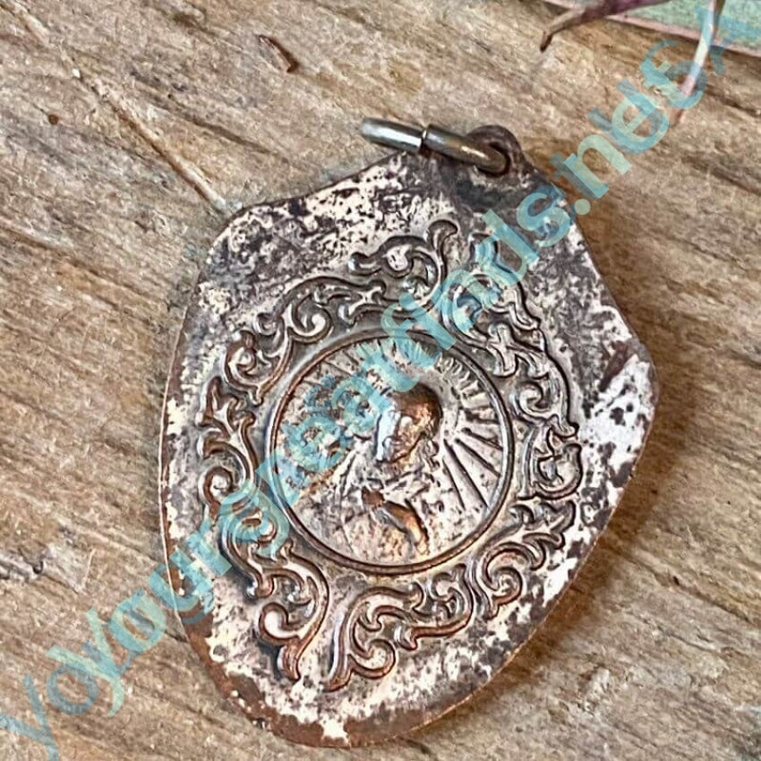Vintage Catholic Religious Devotional Metal Pendant Necklace - Patron Saint Medal for Prayer, Protection & Faith - Perfect for Gifts, Baptism, First Communion & Everyday Wear
