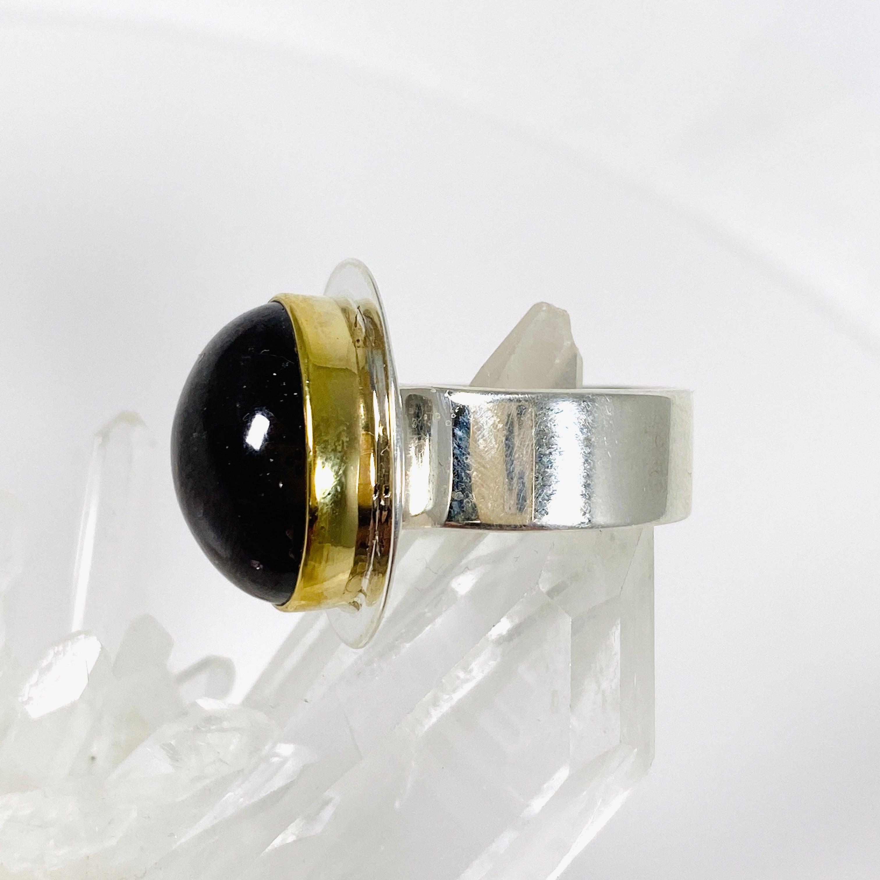 Garnet Oval Ring with Brass Detailing - Size 7 KRGJ3077 - Elegant Jewelry for Women, Perfect for Weddings, Parties & Special Occasions