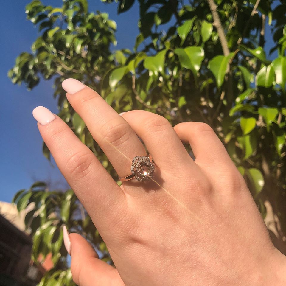 9ct Rose Gold Morganite & Diamond Floral Halo Ring - 7x5mm 0.65ct Morganite with 0.25ct Diamonds - Perfect for Engagement, Anniversary & Special Occasion Gifts