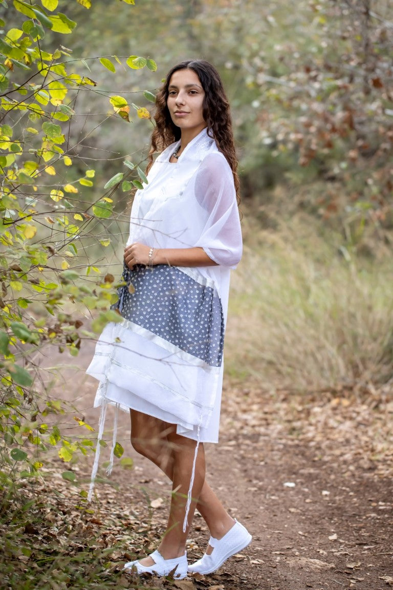 Handmade Sheer Tallit with Silver Dots - Elegant Women's Prayer Shawl for Synagogue & Jewish Ceremonies - Perfect for Bat Mitzvah, Wedding & Shabbat Services