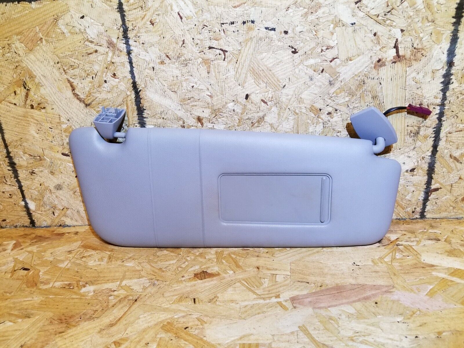 2004-2007 BMW 530xi E60 Right Passenger Sun Visor OEM Replacement - Perfect for Car Interior Upgrades & DIY Repairs