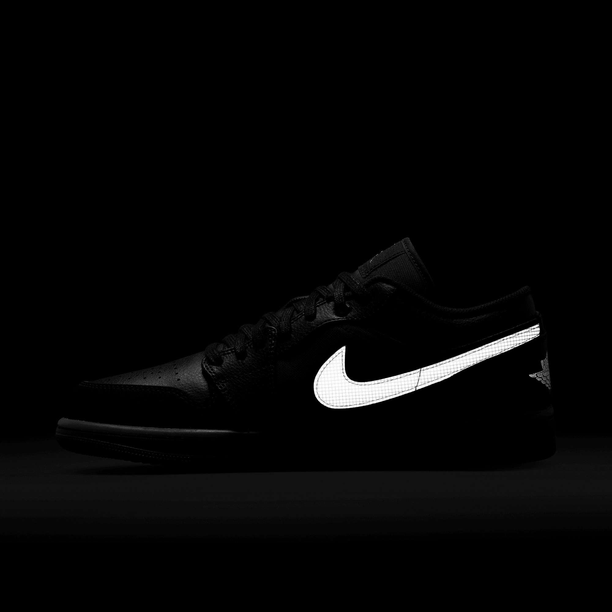 Air Jordan 1 Low SE Sneakers - Men's Dark Gum Soles Basketball Shoes for Casual Wear & Street Style | Perfect for Everyday Comfort & Urban Fashion