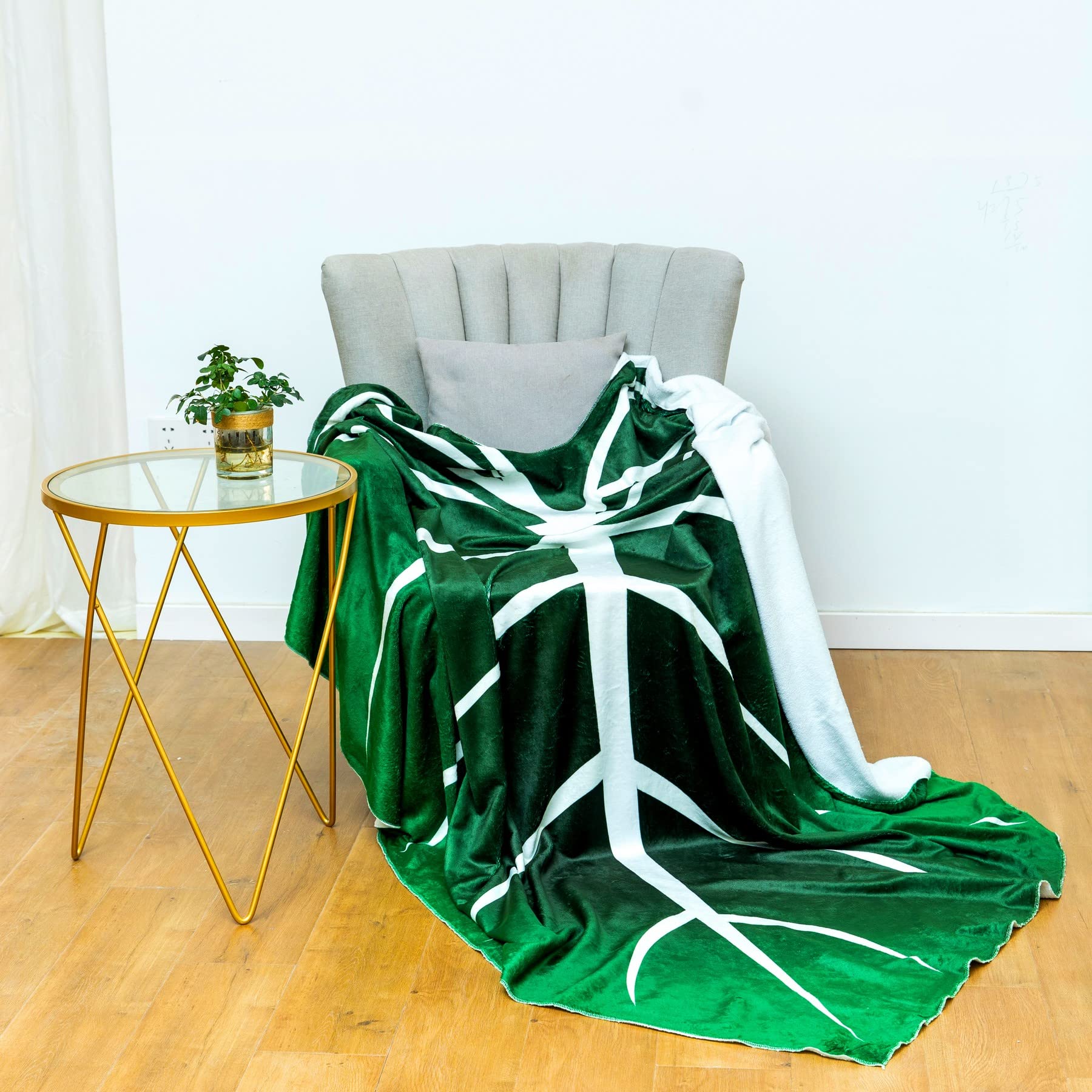 Soft Plush Flannel Leaf Blanket - Green Plant Design Throw for Bed, Couch & Sofa - Cozy Decorative Blanket for Plant Lovers | Perfect for Home Decor, Gift Giving & Relaxation