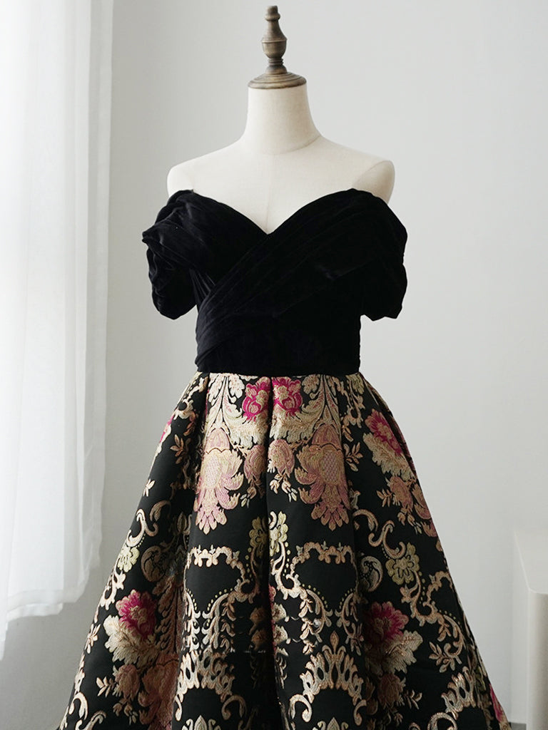 Elegant A-Line Sweetheart Neck Satin Black Long Prom Dress - Formal Evening Gown for Homecoming, Ball & Special Occasions