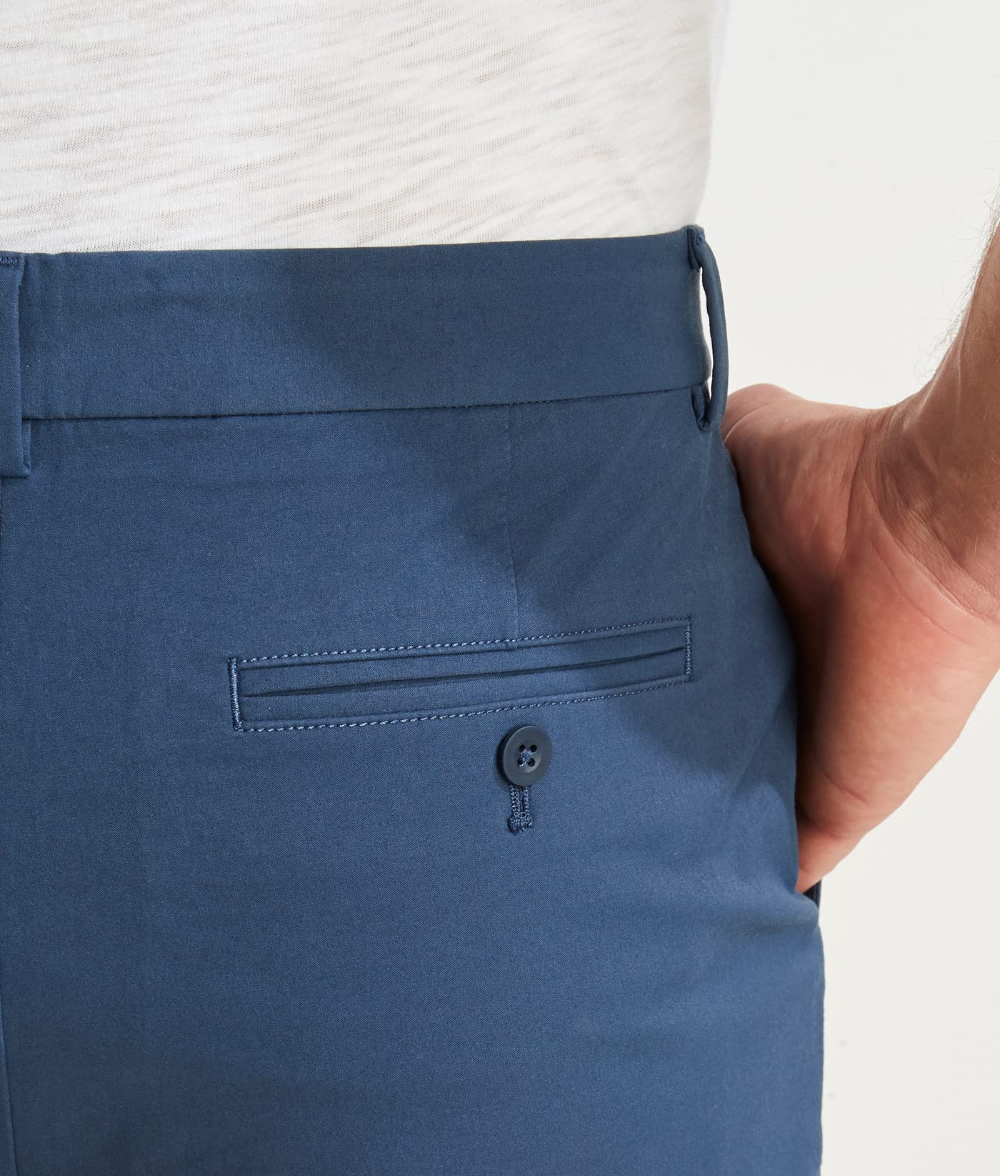 Vineyard Vines Men's 9 Inch On-The-Go Shorts - Lightweight Quick-Dry Casual Shorts for Summer, Travel, Golf & Outdoor Activities