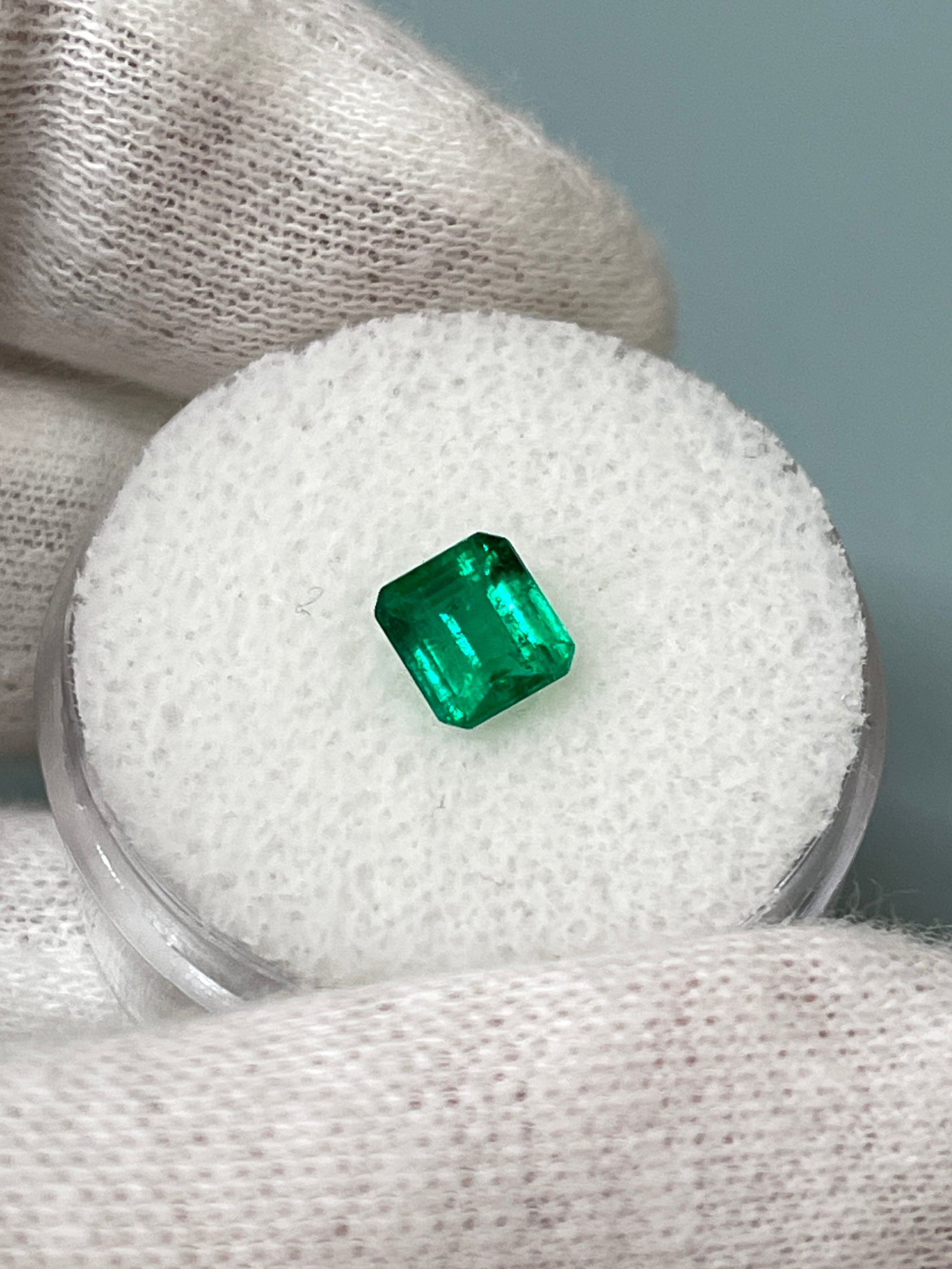 0.90 Carat AAA+ Colombian Loose Emerald - 5.8x5.4mm Asscher Cut Fine Gemstone for Jewelry Making & Engagement Rings