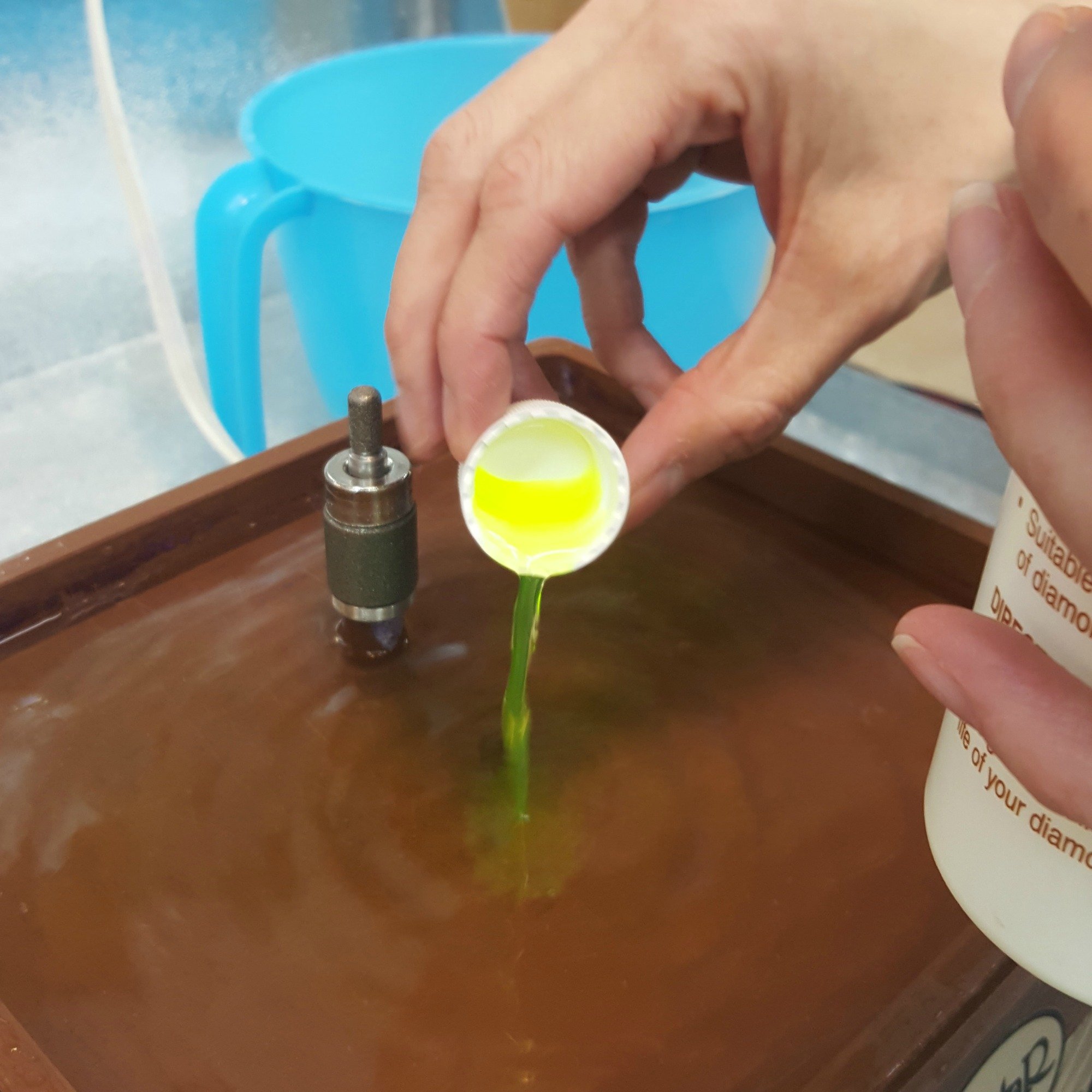 Novacan Grinder Coolant - High-Performance Metalworking Fluid for Precision Grinding & Cutting - Ideal for CNC Machines, Lathes & Milling Operations