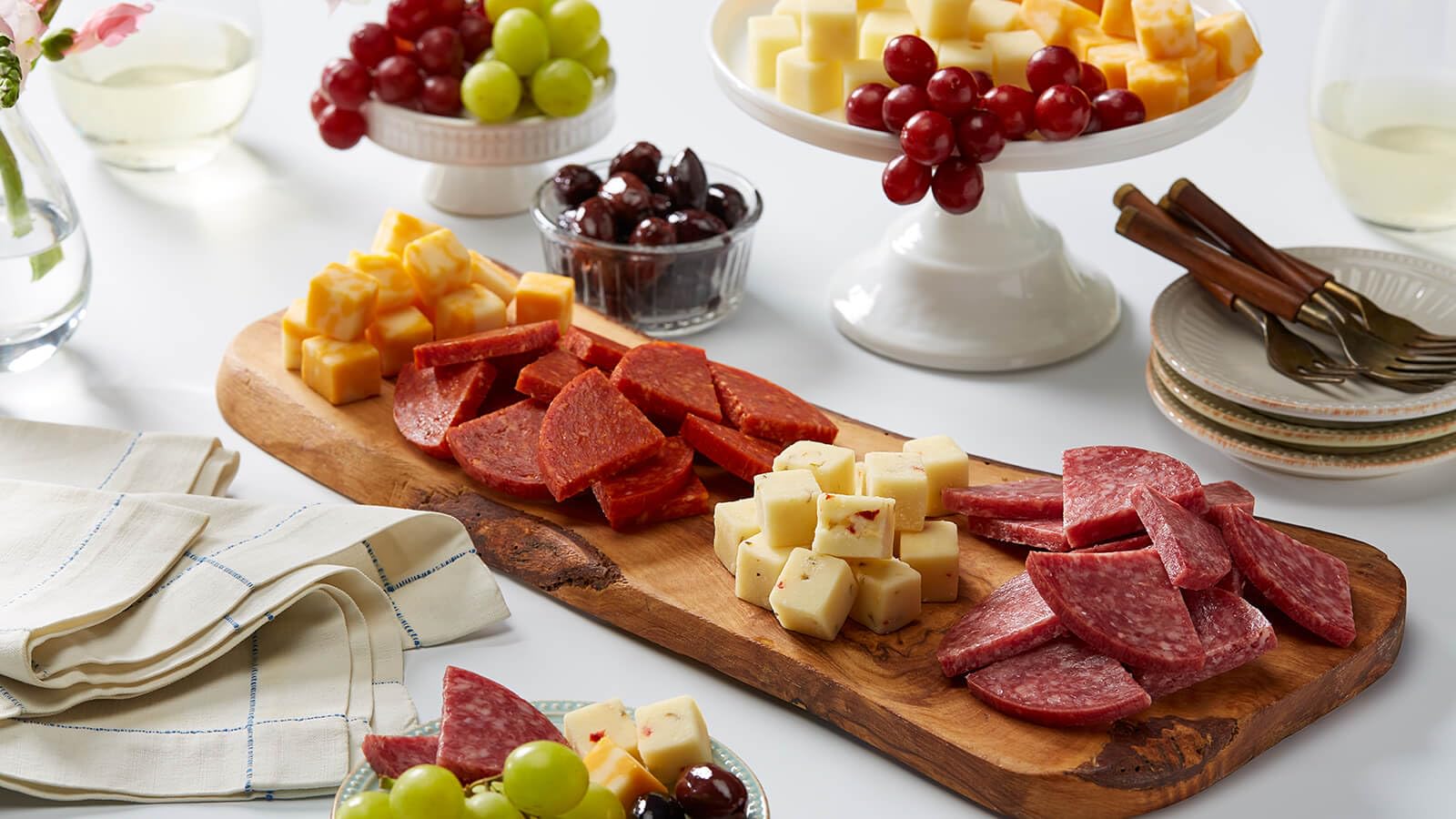 Premium Deluxe Meats & Cheese Gift Basket - Gourmet Charcuterie Box with Artisanal Cured Meats and Fine Cheeses - Perfect for Holidays, Corporate Gifts and Special Occasions