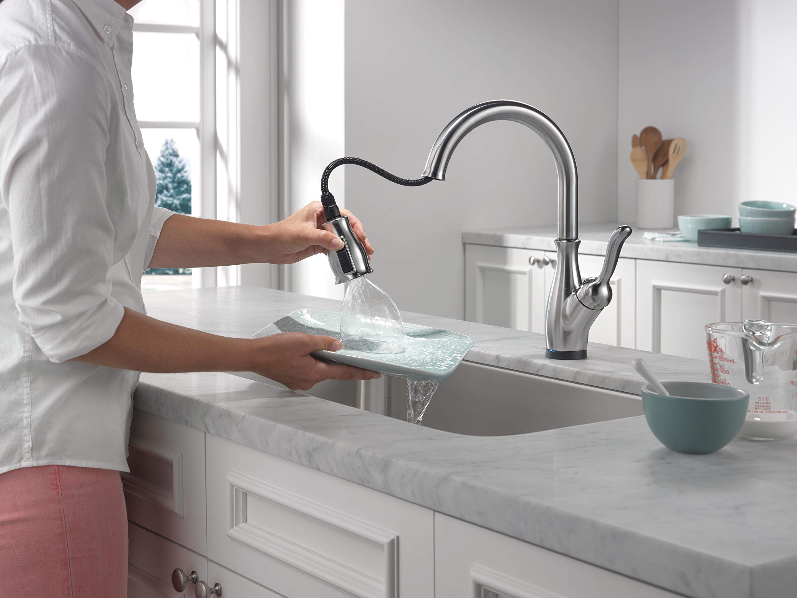 DELTA Faucet Leland Single-Handle Touch Kitchen Faucet with Pull Down Sprayer - Touch2O Technology, Magnetic Docking Spray Head & Soap Dispenser in Arctic Stainless Finish | Perfect for Modern Kitchens & Easy Cooking Cleanup